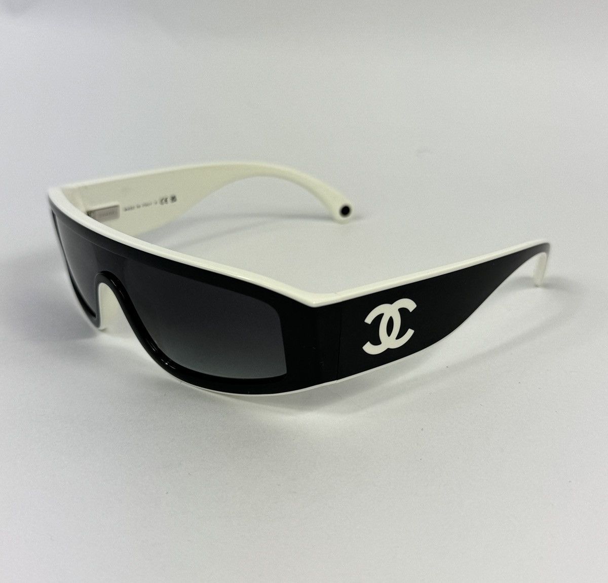 Chanel CHANEL SHIELD SUNGLASSES Size ONE SIZE - 1 Thumbnail