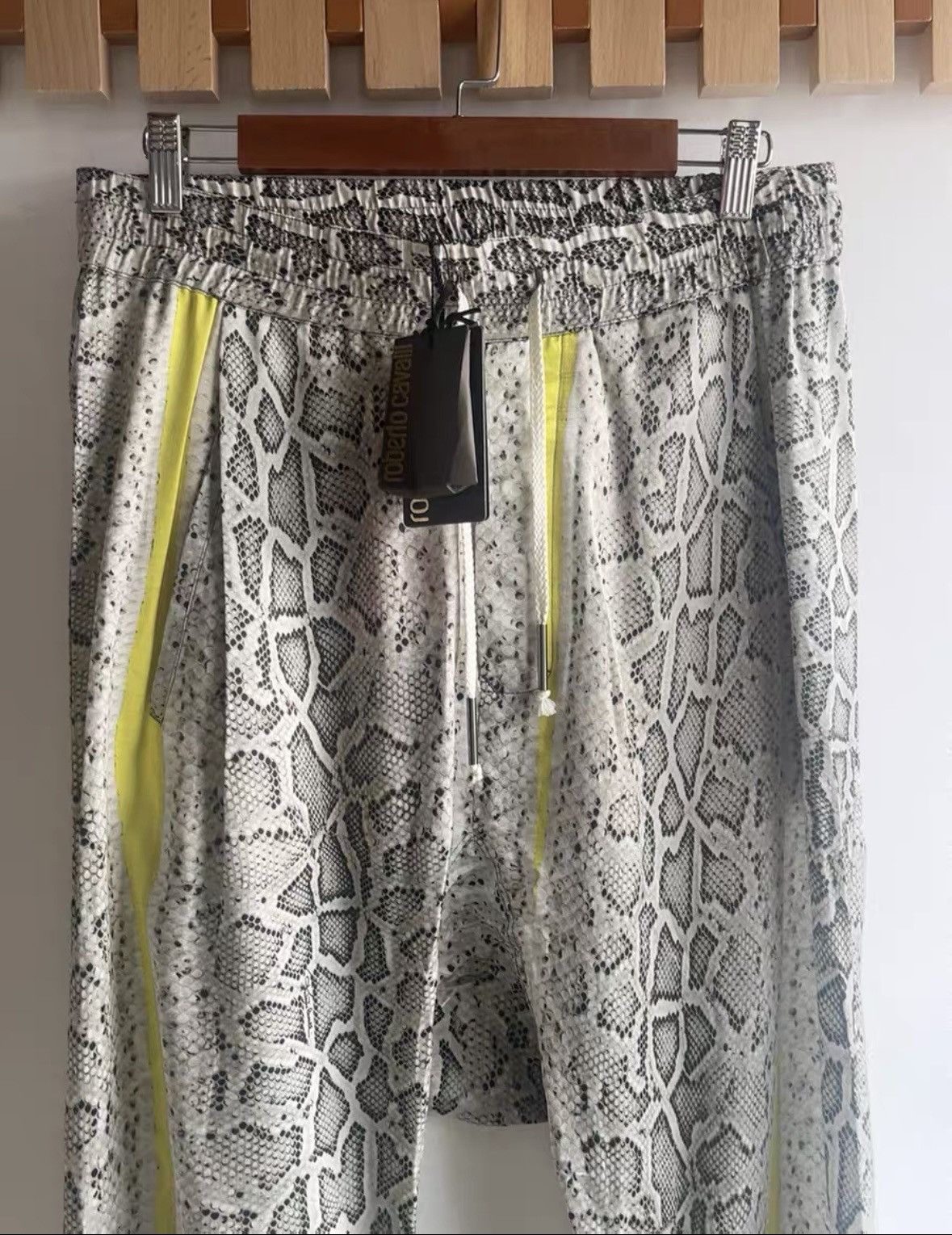 Roberto Cavalli 2015ss silk blend snake print jog pants Size US 32 / EU 48 - 4 Thumbnail