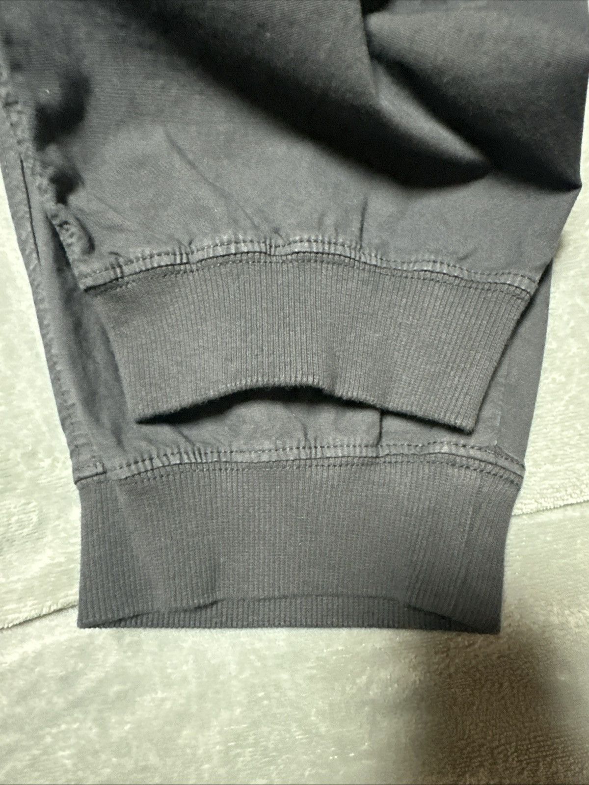 Uniqlo Uniqlo EZY Joggers Mens XL 36-39 inch Waist Gray Dress Pants Size US 39 - 10 Thumbnail