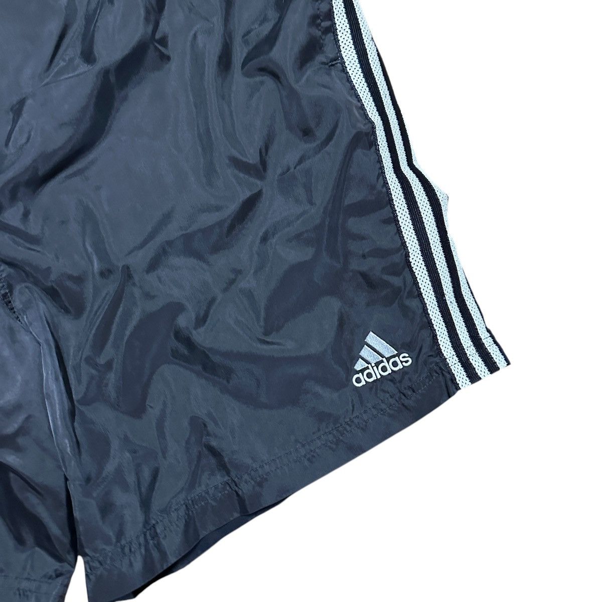 Adidas × Vintage Vintage 90s Adidas Windbreaker Logo Shorts Size US 36 / EU 52 - 3 Thumbnail