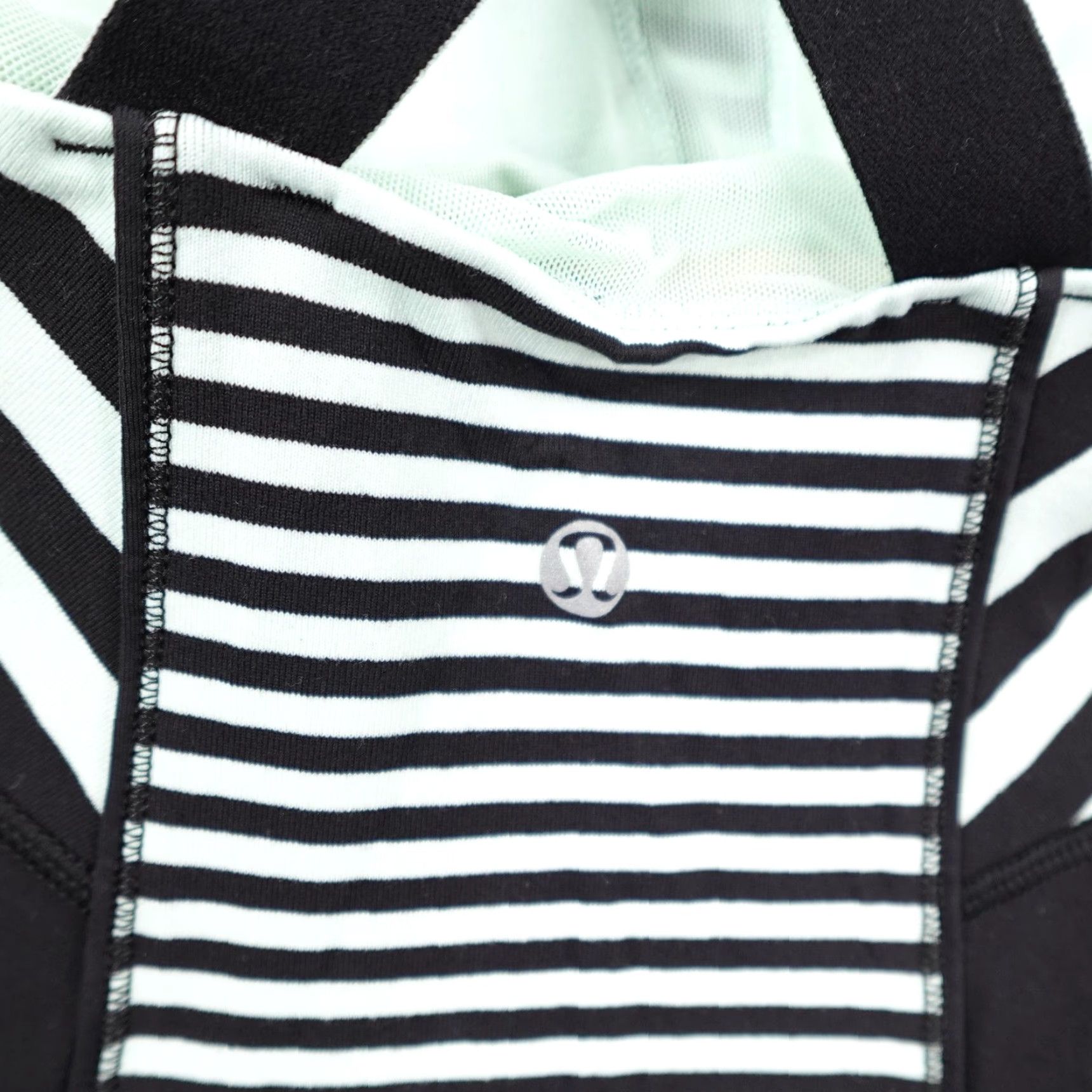 Lululemon Lululemon Tank Top Womens 4 Black Blue Stripe Built-In Bra Yoga Shirt Crossback Sleeveless Camisole Shirt Womens Size S / US 4 / IT 40 - 5 Thumbnail
