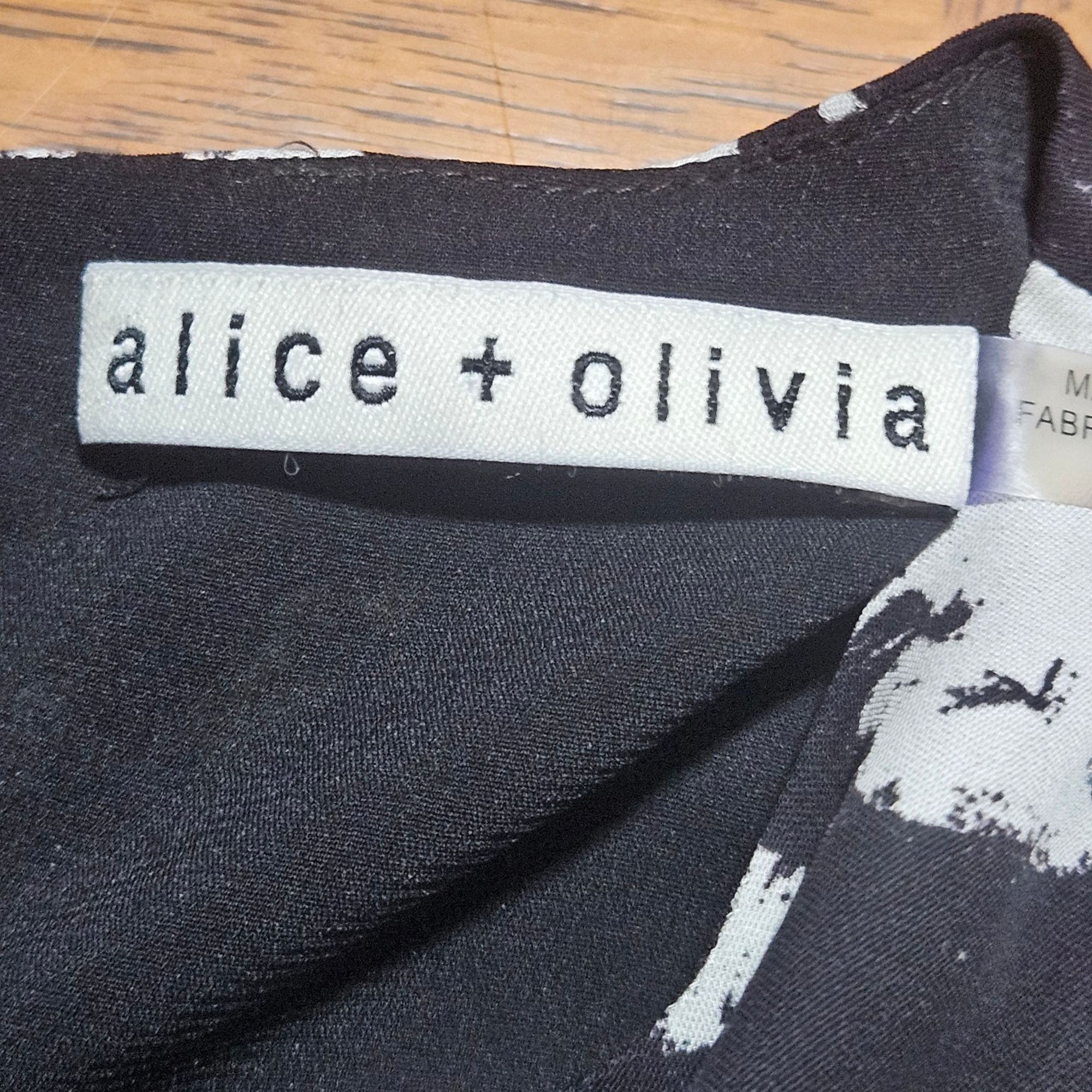 Alice + Olivia Alice + Olivia Women’s LS Blouse Black/Yellow XS Art to Wear Size XS / US 0-2 / IT 36-38 - 3 Thumbnail