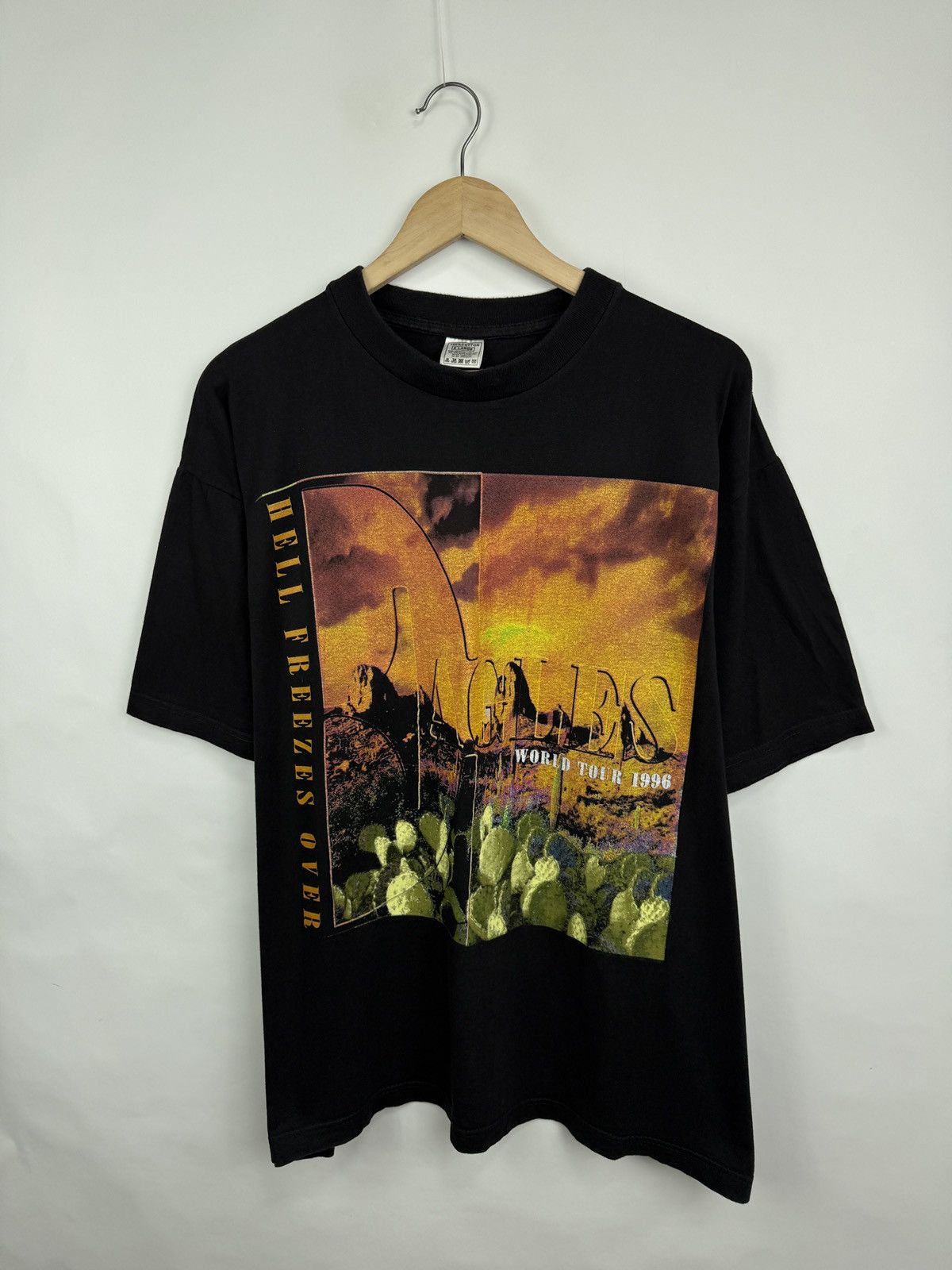 Giant 🇺🇸 Vintage 1996 Eagles Hell Freezes Over World Tour T-Shirt Size US XL / EU 56 / 4 - 3 Thumbnail