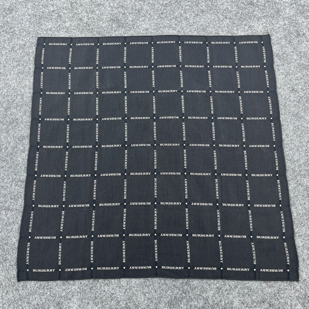 Burberry Burberry Handkerchief / Bandana / Neckerchief B1813 Size ONE SIZE - 1 Thumbnail