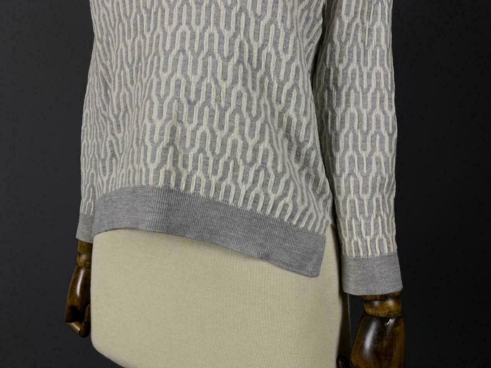 Designer Ladies Allude Grey V-Neck Wool Long Sleeve Sweater Size M Size M / US 6-8 / IT 42-44 - 4 Thumbnail