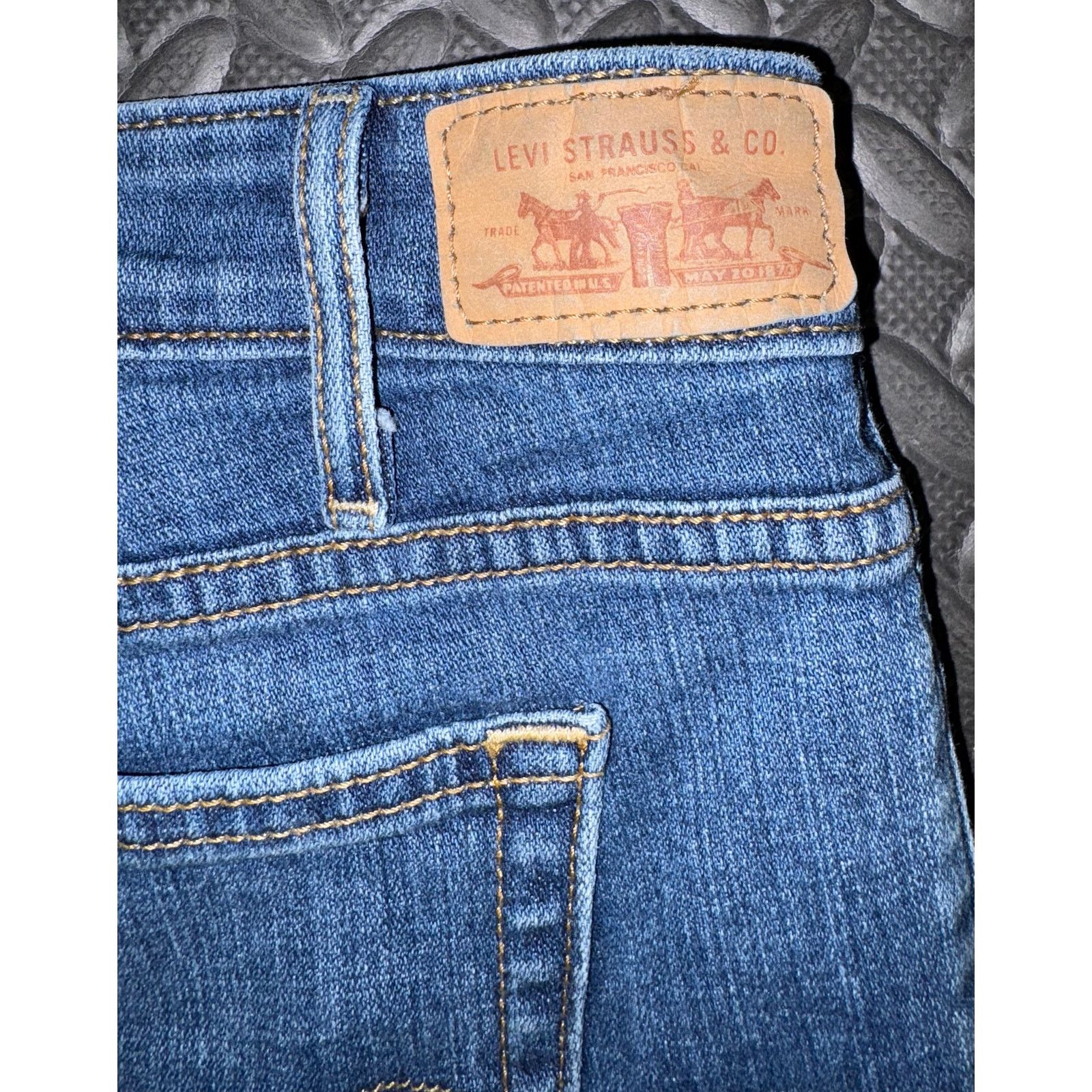 Levi's Levis women’s size 8 shorts blue denim Size 30" / US 8 / IT 44 - 5 Thumbnail