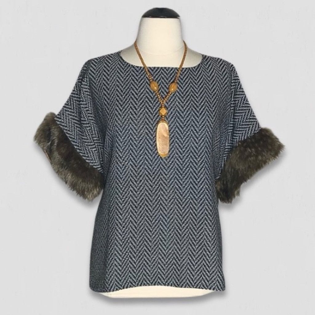 Vintage Poncho Chevron Faux Fur Trim Pullover Black/White Size M / US 6-8 / IT 42-44 - 1 Thumbnail