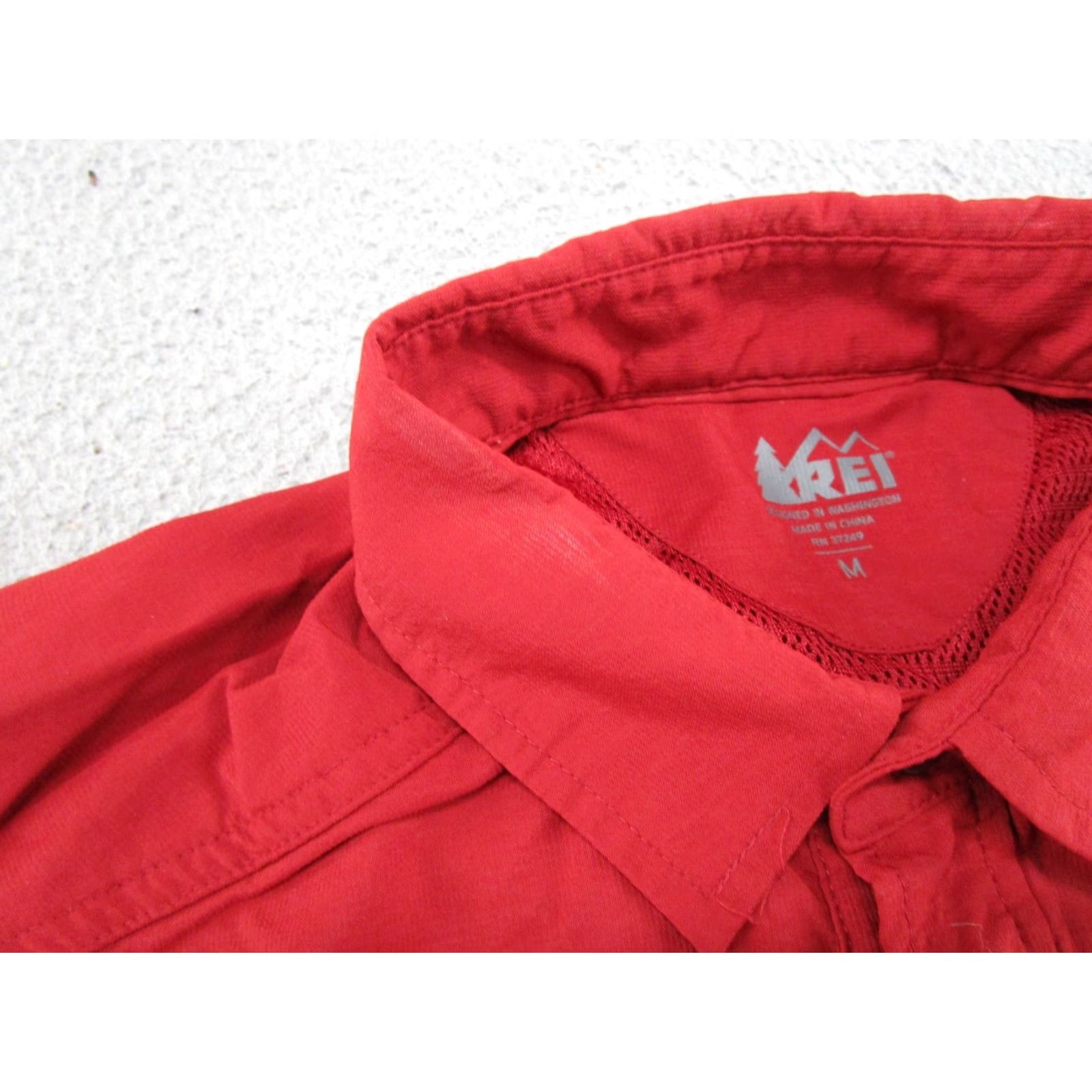 Vintage REI Shirt Mens M Button-Down Red Nylon Blend Pocket Vent Front Pocket Breathing Lightweight Outdoor Casual Beach Hiking Fishing 90s? Size US M / EU 48-50 / 2 - 5 Thumbnail