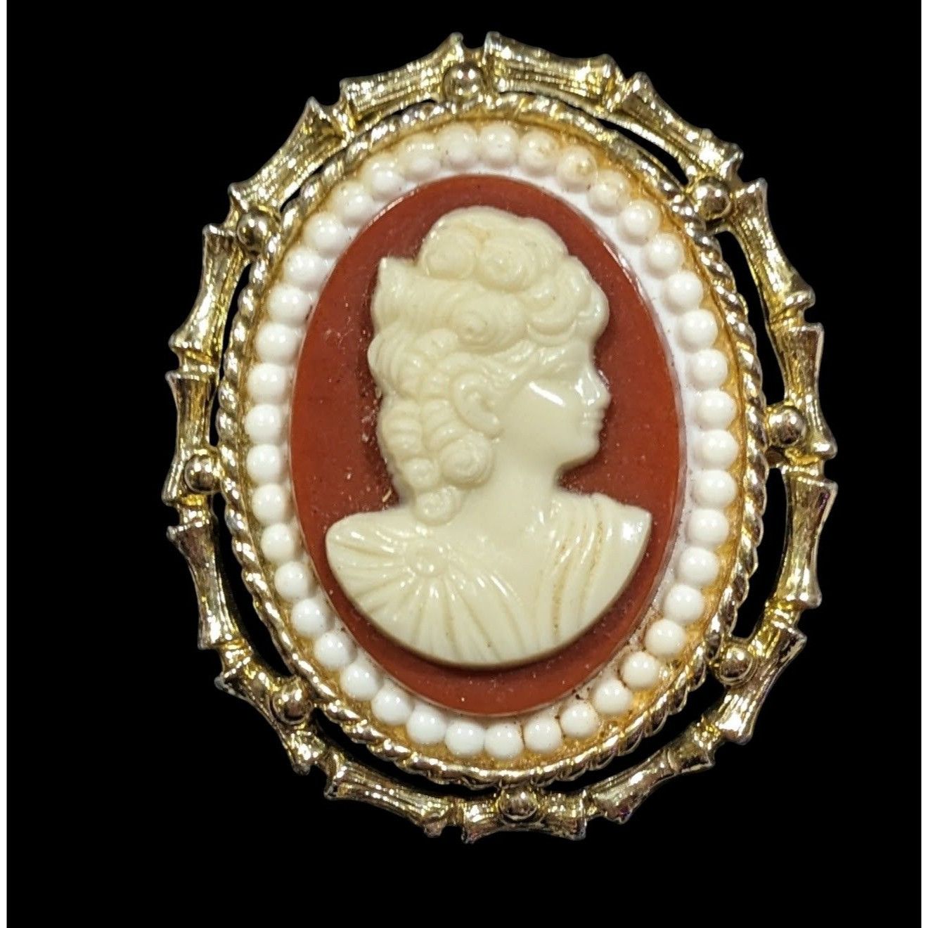 Other 1950s Vintage Gold Tone Cameo Brooch/Pendant Size ONE SIZE - 1 Thumbnail
