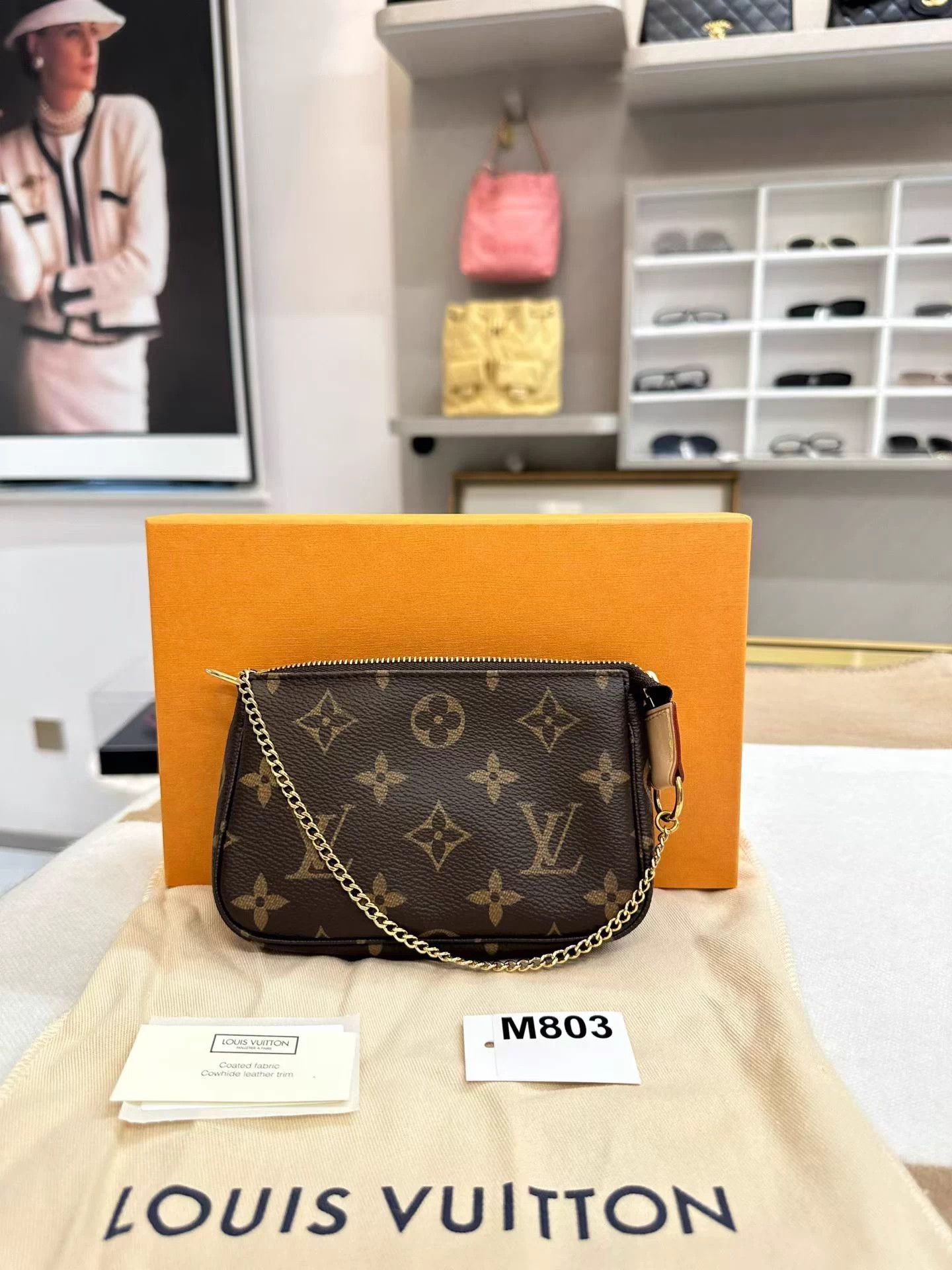 Louis Vuitton LV Monogram Mini Pochette Size ONE SIZE - 3 Thumbnail