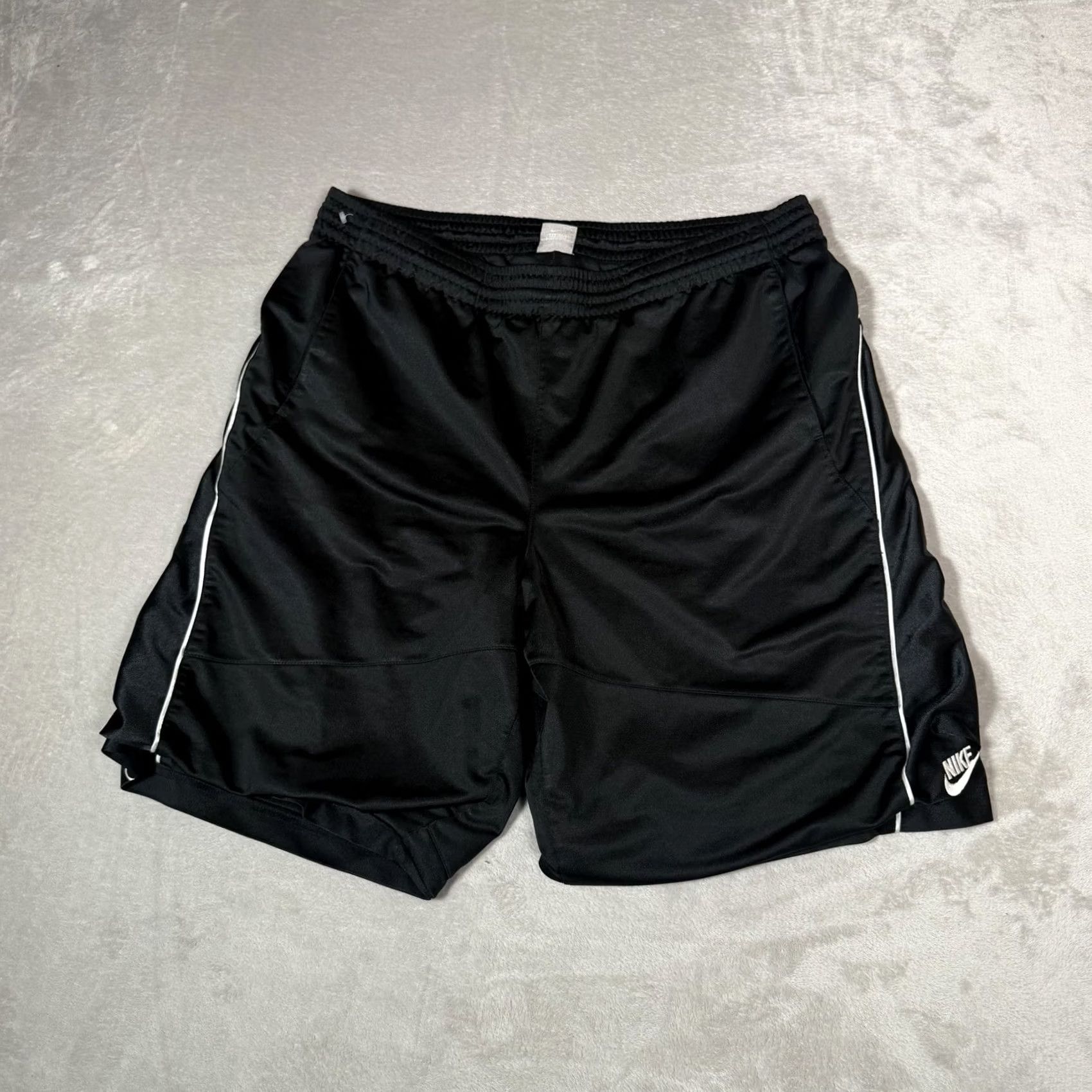Nike VINTAGE Nike Basketball Shorts Mens XL Black Satin Lined Pockets Drawstring 90s Retro Logo Sports Size US 36 / EU 52 - 2 Thumbnail