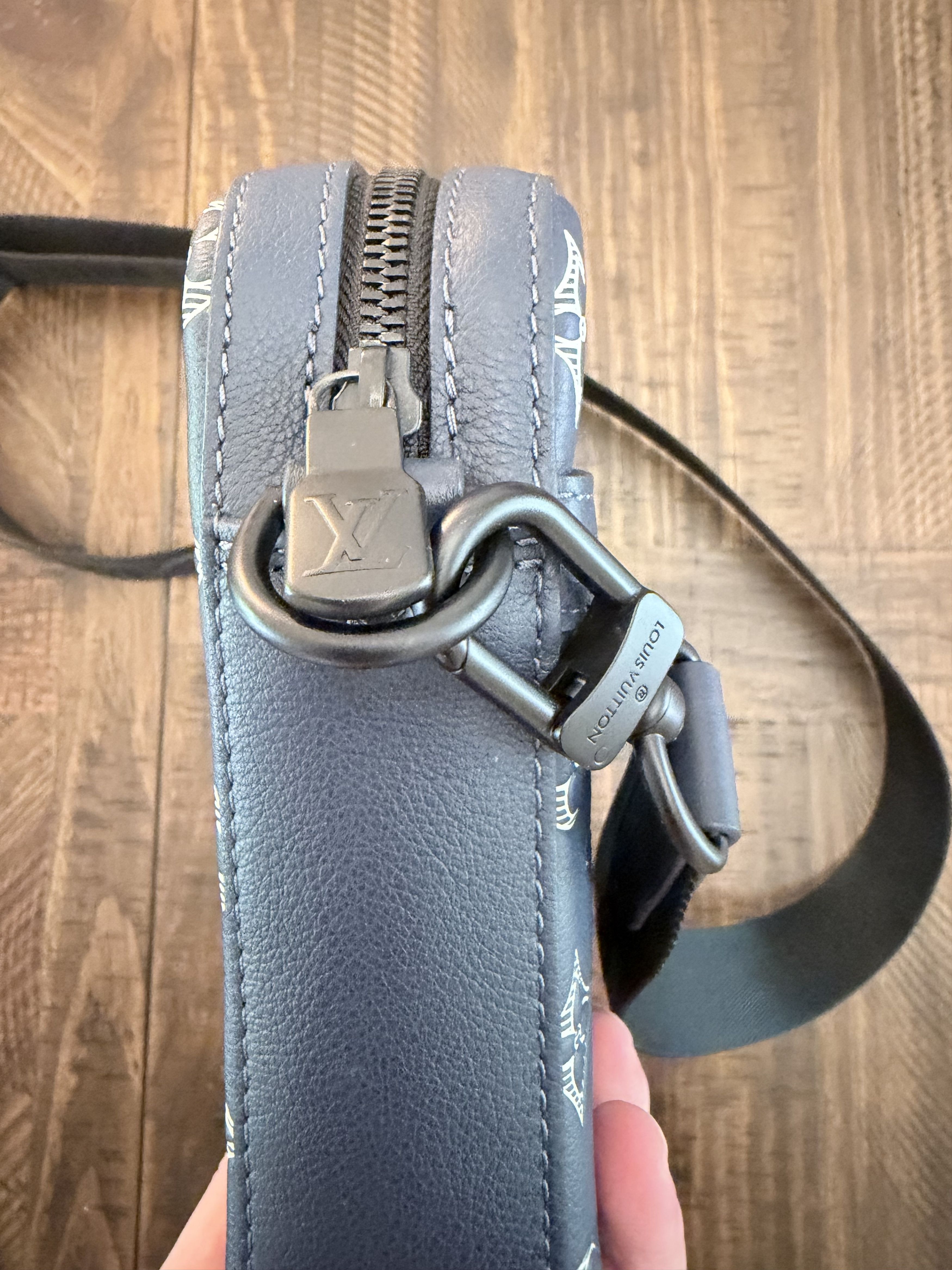 Louis Vuitton Trio Messenger Calfskin Monogram Shadow Ink Blue White Size ONE SIZE - 9 Thumbnail