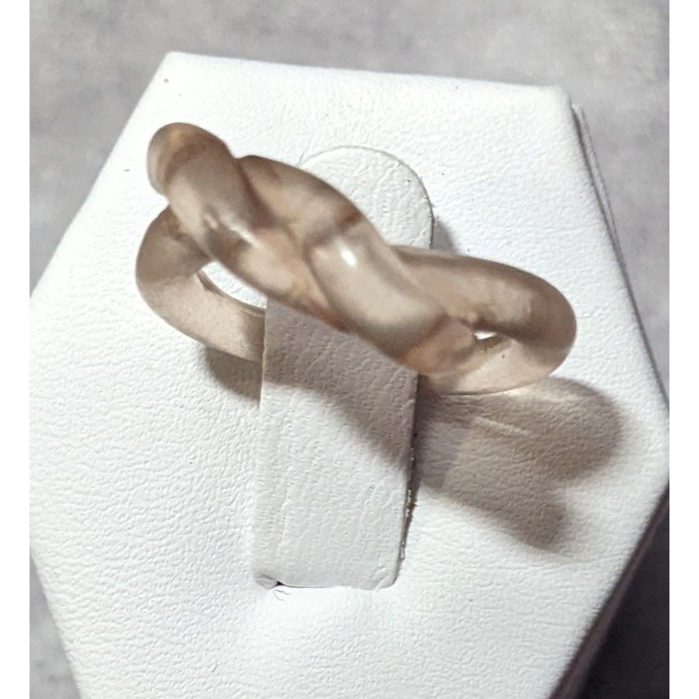 Other Translucent Tan Knotted Fashion Ring Size 6 1/2 Size ONE SIZE - 9 Thumbnail