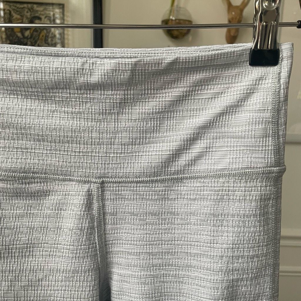 Athleta Athleta Jacquard Chaturanga Leggings Textured 455973 Grey $8 Size 27" / US 4 / IT 40 - 2 Thumbnail