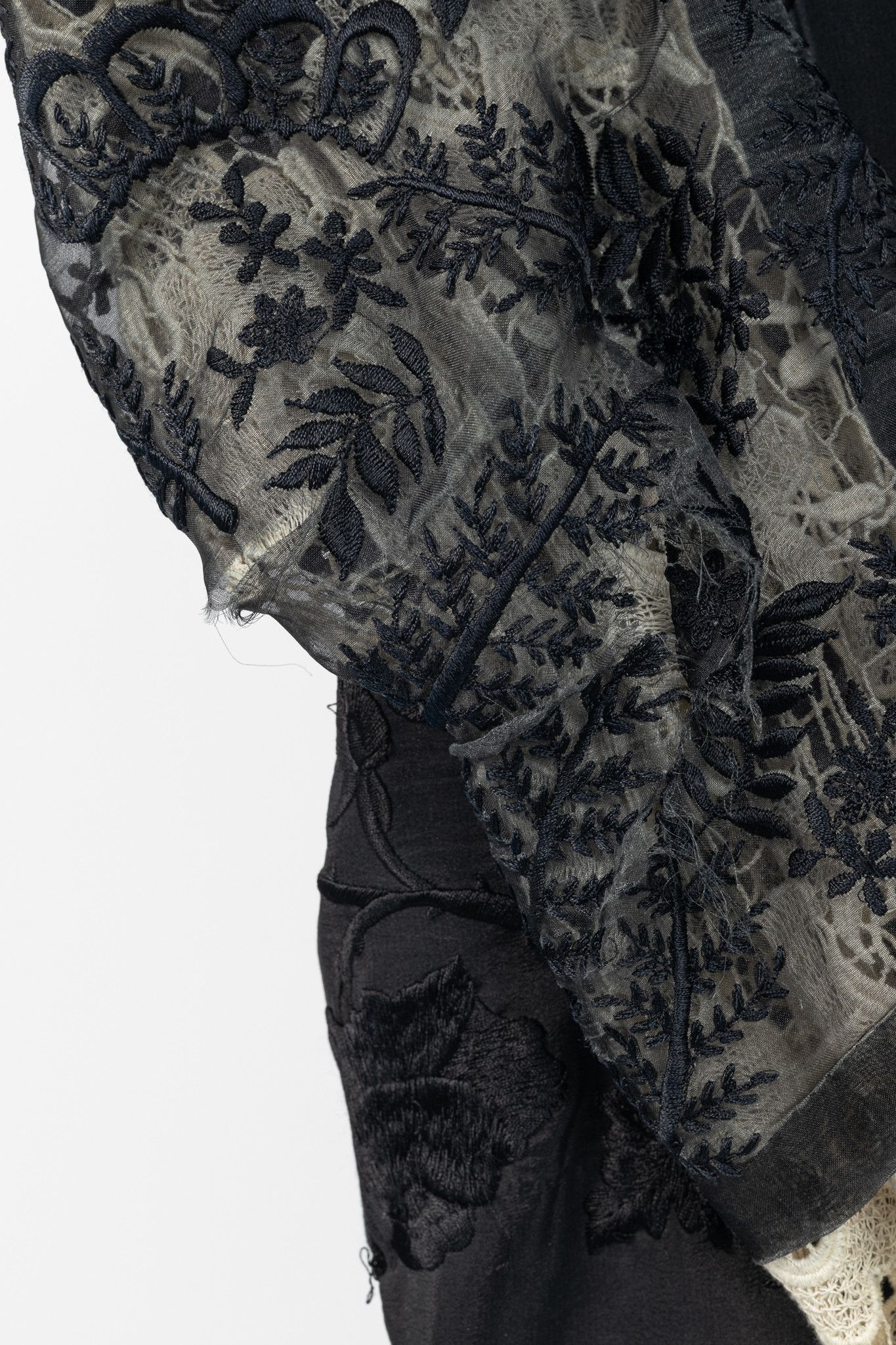 Dries Van Noten Dries Van Noten Black Embroidered Silk & Lace Bomber Jacket Size S / US 4 / IT 40 - 8 Thumbnail