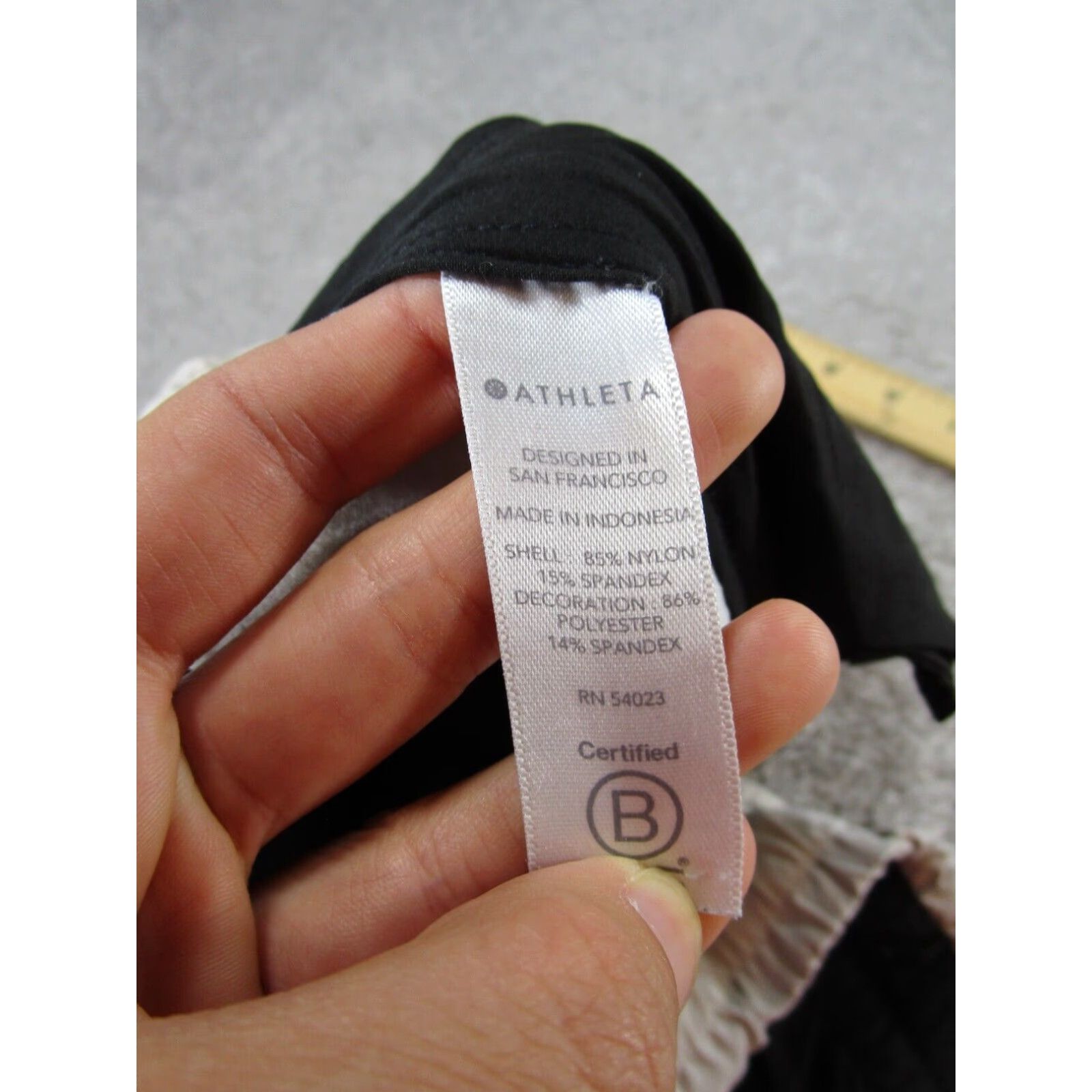 Athleta Athleta Colorblocked Nylon Athletic Shorts Womens Size 6 Black/Gray Size 28" / US 6 / IT 42 - 7 Thumbnail