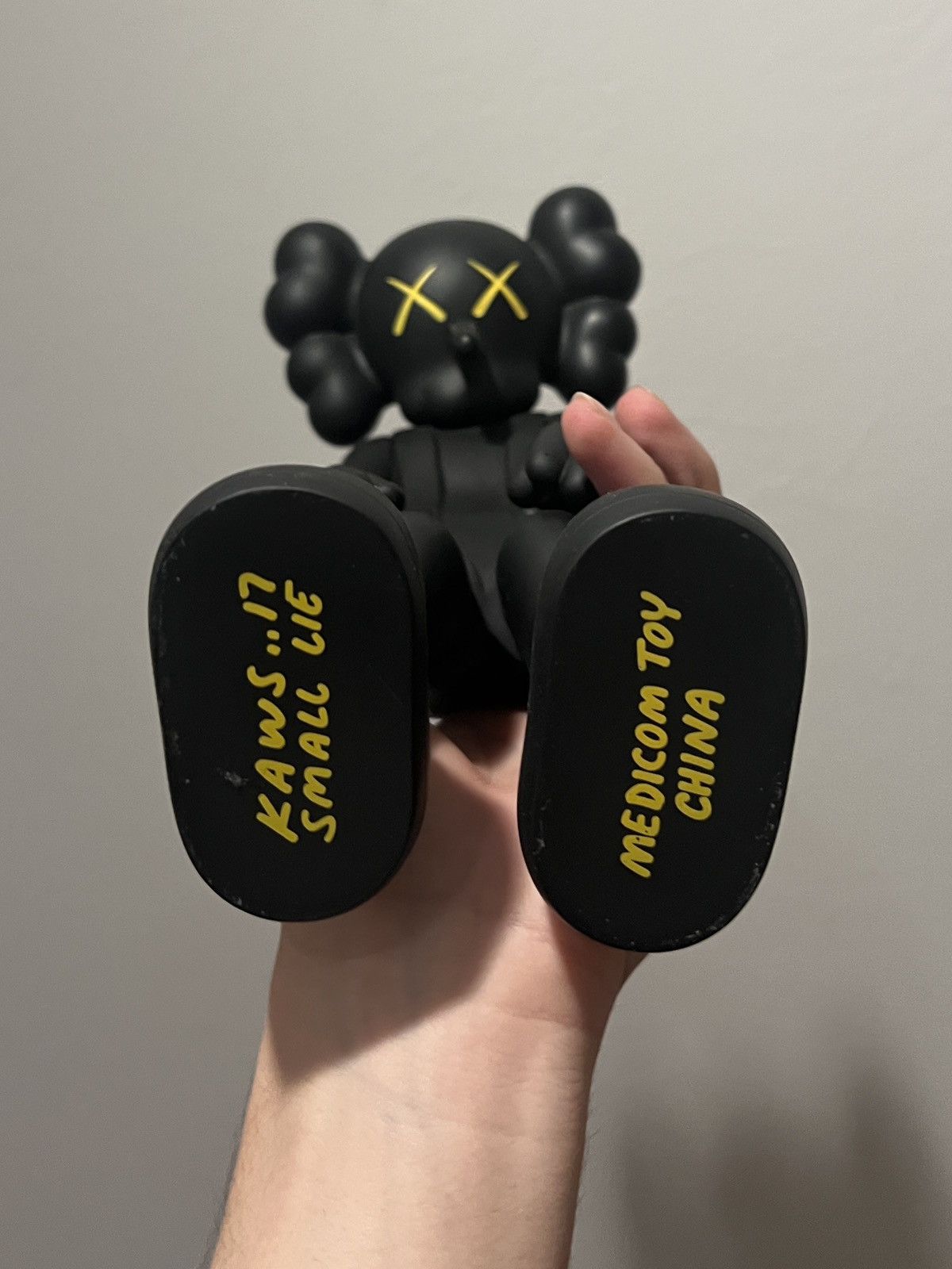 Kaws Kaws Small Lie Black Size ONE SIZE - 5 Thumbnail