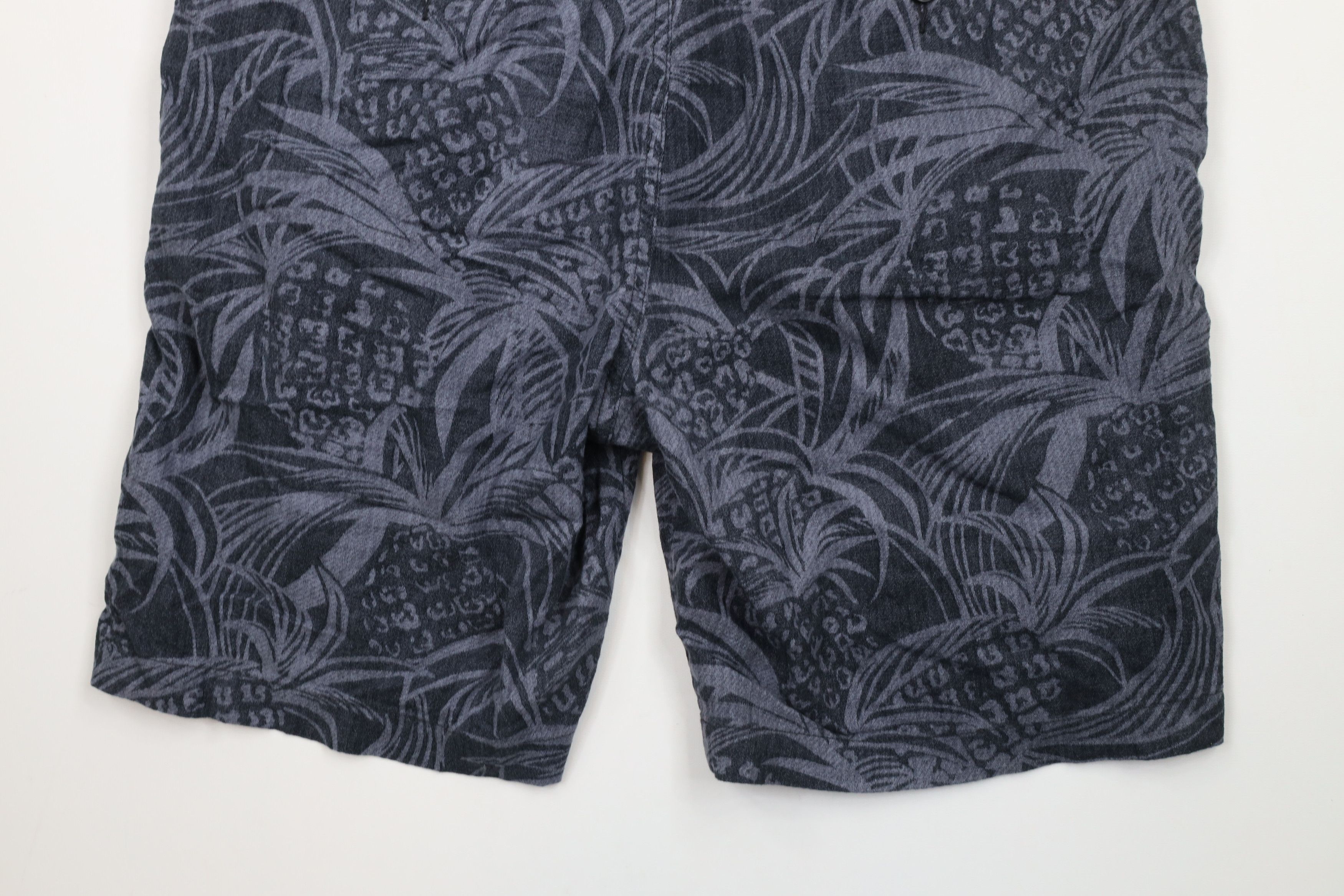 Tommy Bahama × Vintage Vintage Tommy Bahama Blend Pineapple Above Knee Shorts Gray Size US 35 - 12 Thumbnail