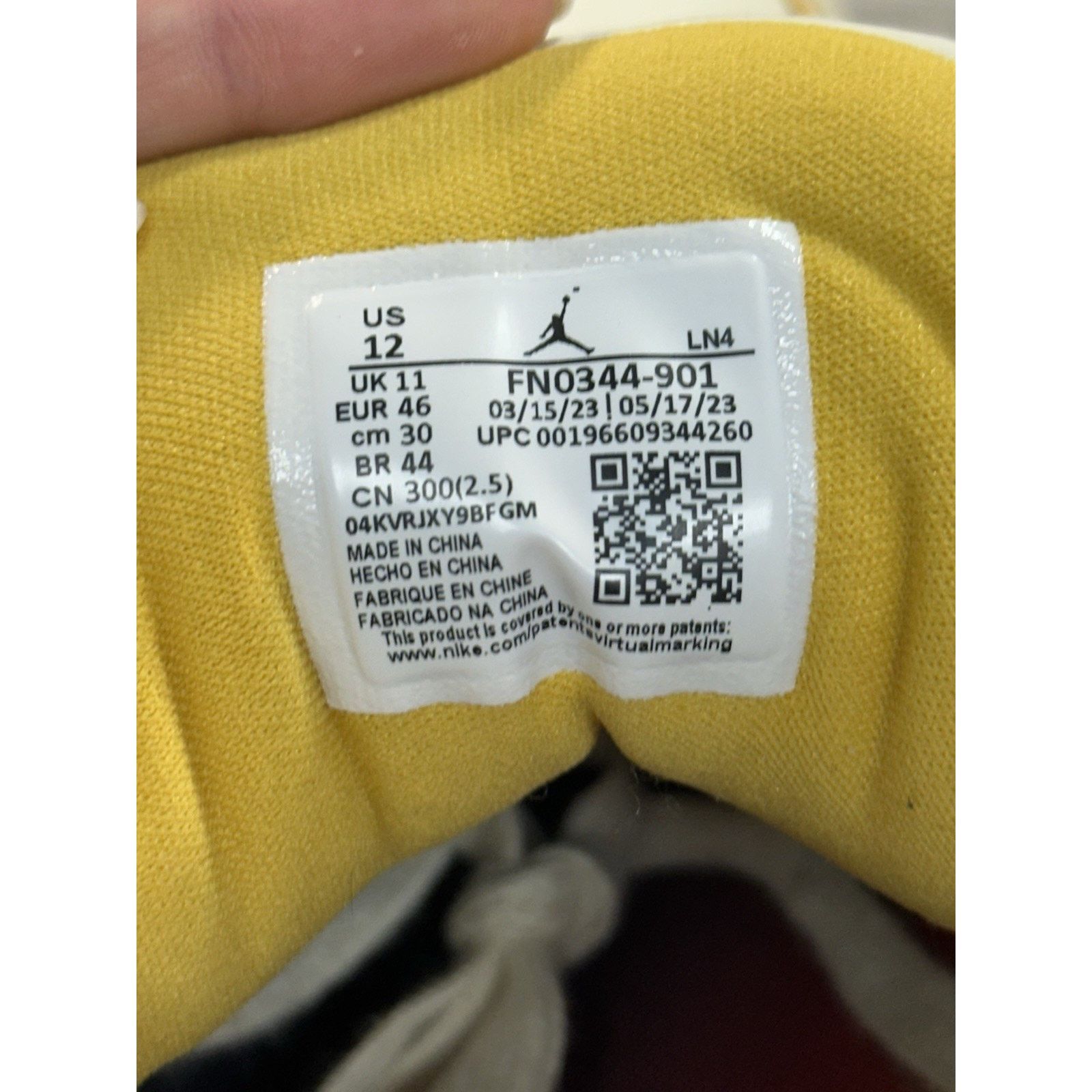 J Balvin × Jordan Brand Jordan 3 Retro x J. Balvin Medellin Sunset - Size 12 Size US 12 / EU 45 - 7 Thumbnail