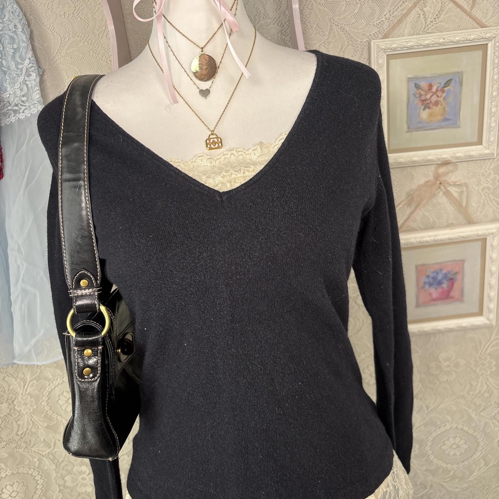 Zara pre loved black v neck soft zara sweater Size M / US 6-8 / IT 42-44 - 2 Thumbnail