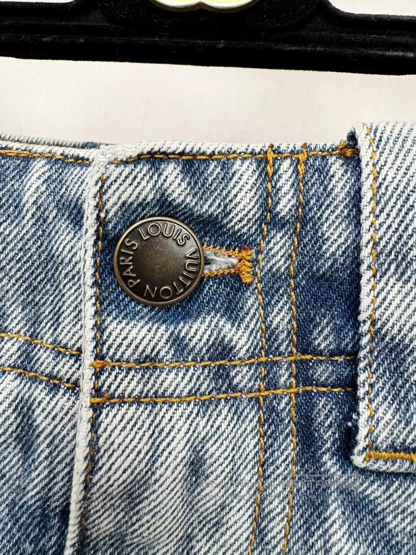 Louis Vuitton Louis Vuitton Denim Mini Skirt. Size US 34 / EU 50 - 4 Thumbnail