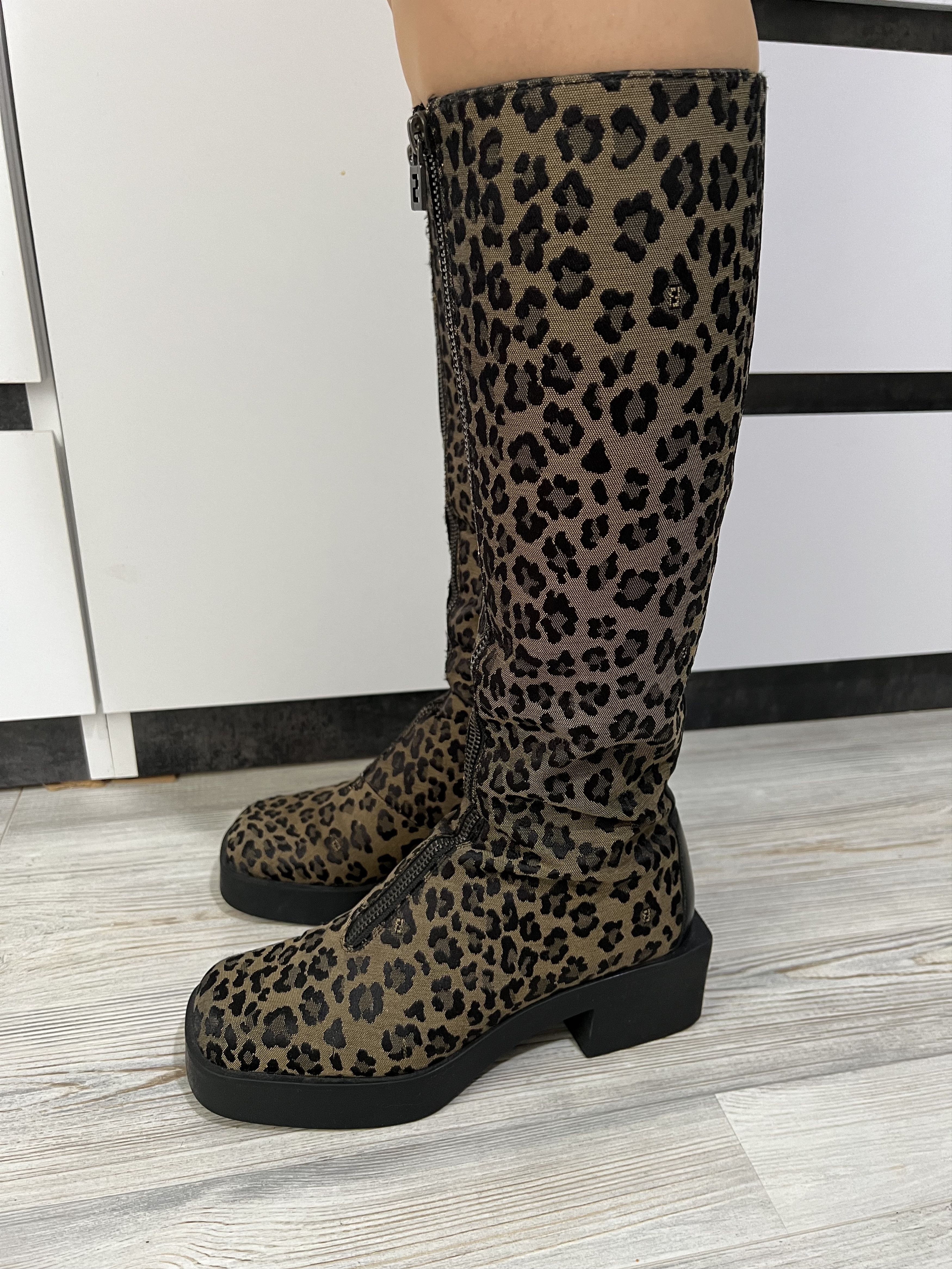 Fendi Fendi Rare Vintage Leopard Print Boots Size 37.5 Size US 6.5 / IT 36.5 - 2 Thumbnail