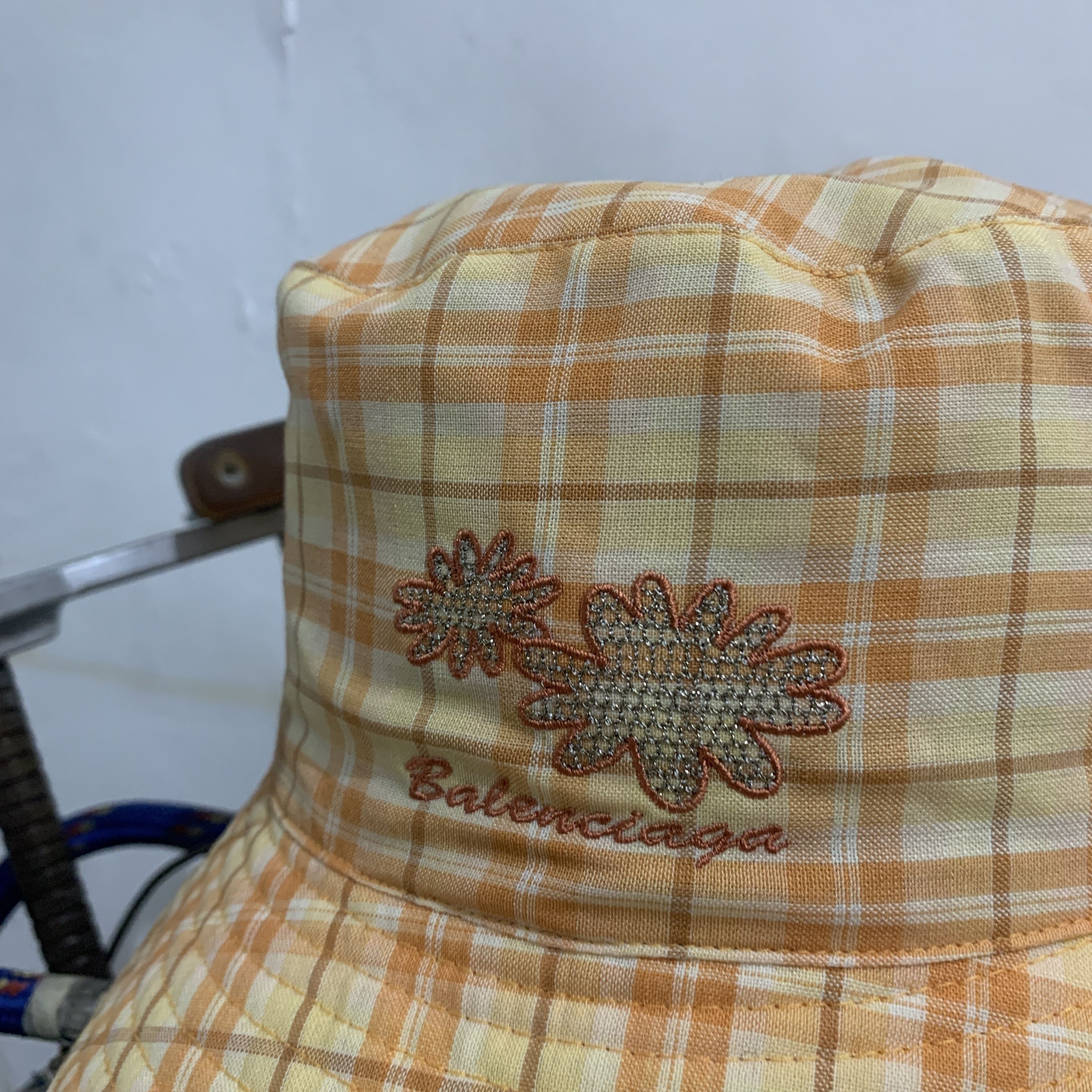 Balenciaga Balenciaga Paris Pattern Flower Fleur Bucket Hat Size ONE SIZE - 2 Thumbnail