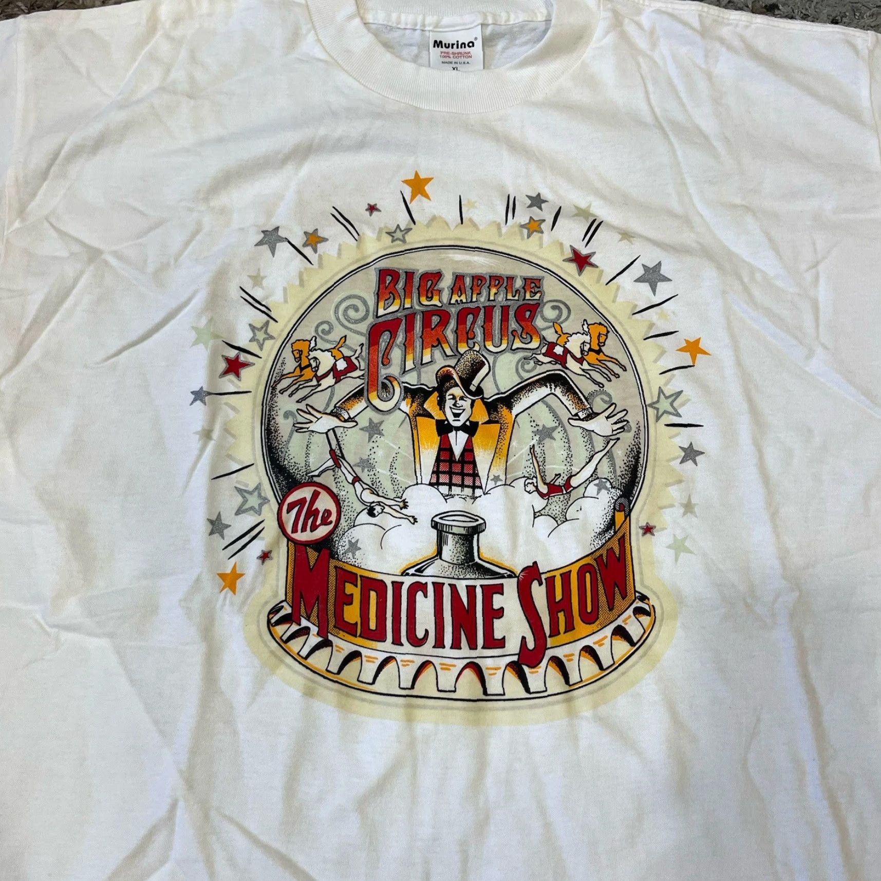 Apple VINTAGE Murina The Big Apple Circus The Medicine Show T-Shirt Men XL White Cotton Logo Short Sleeve Crew Neck 90s USA Limited Edition Furniture? Size US XL / EU 56 / 4 - 2 Thumbnail
