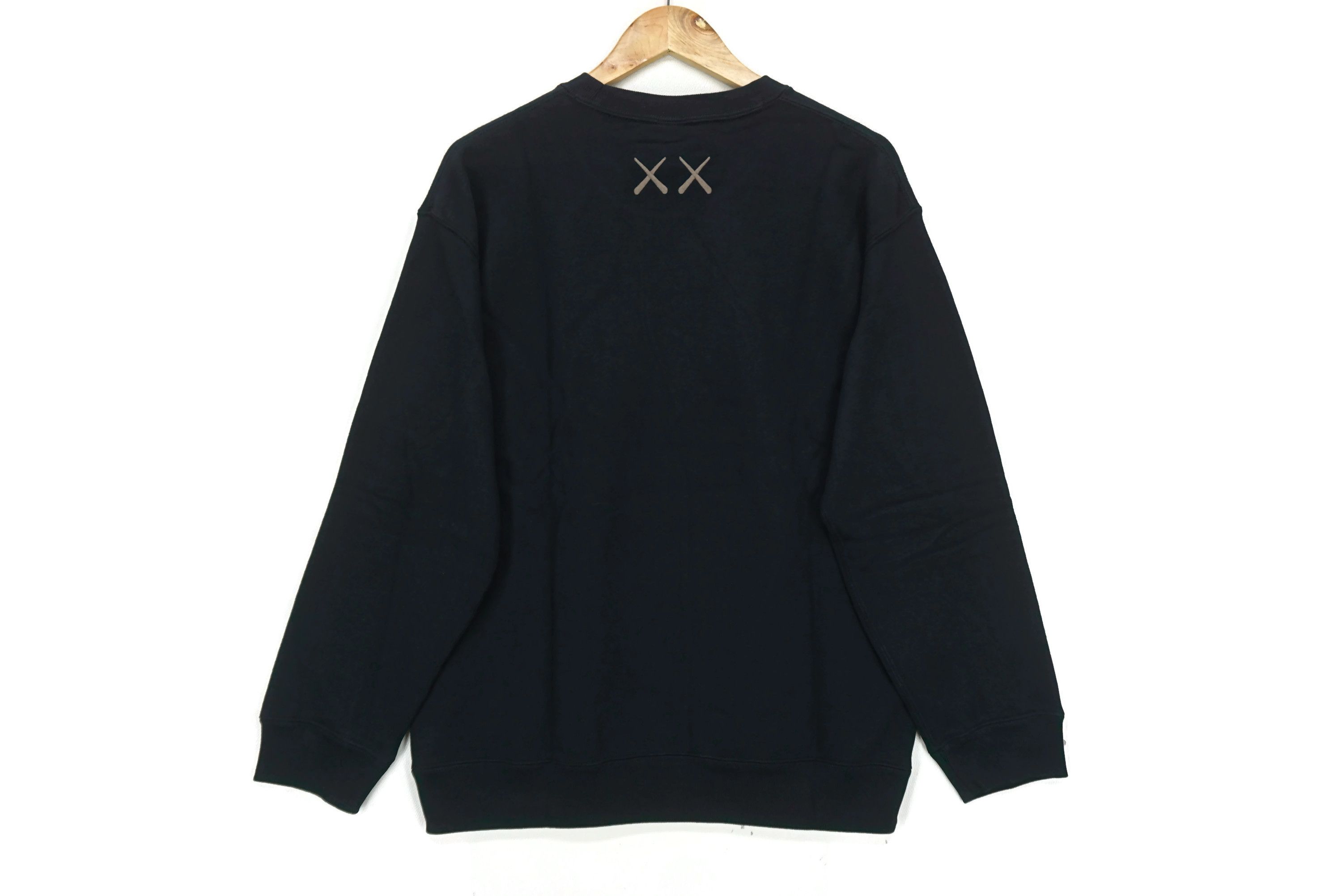 Kaws × Uniqlo Family Portrait Graphic Uniqlo x KAWS 2023 UT Sweatshirt Size US XL / EU 56 / 4 - 2 Thumbnail