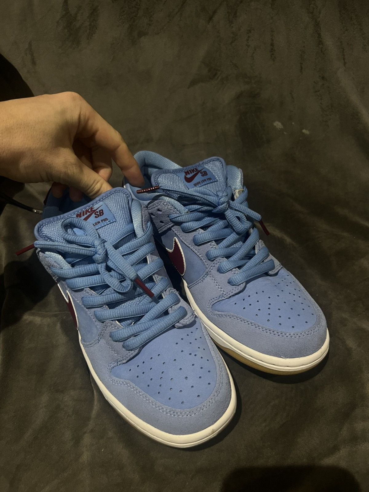 Nike SB SB Dunk Low Philadelphia Phillies Size US 7 / EU 40 - 2 Thumbnail