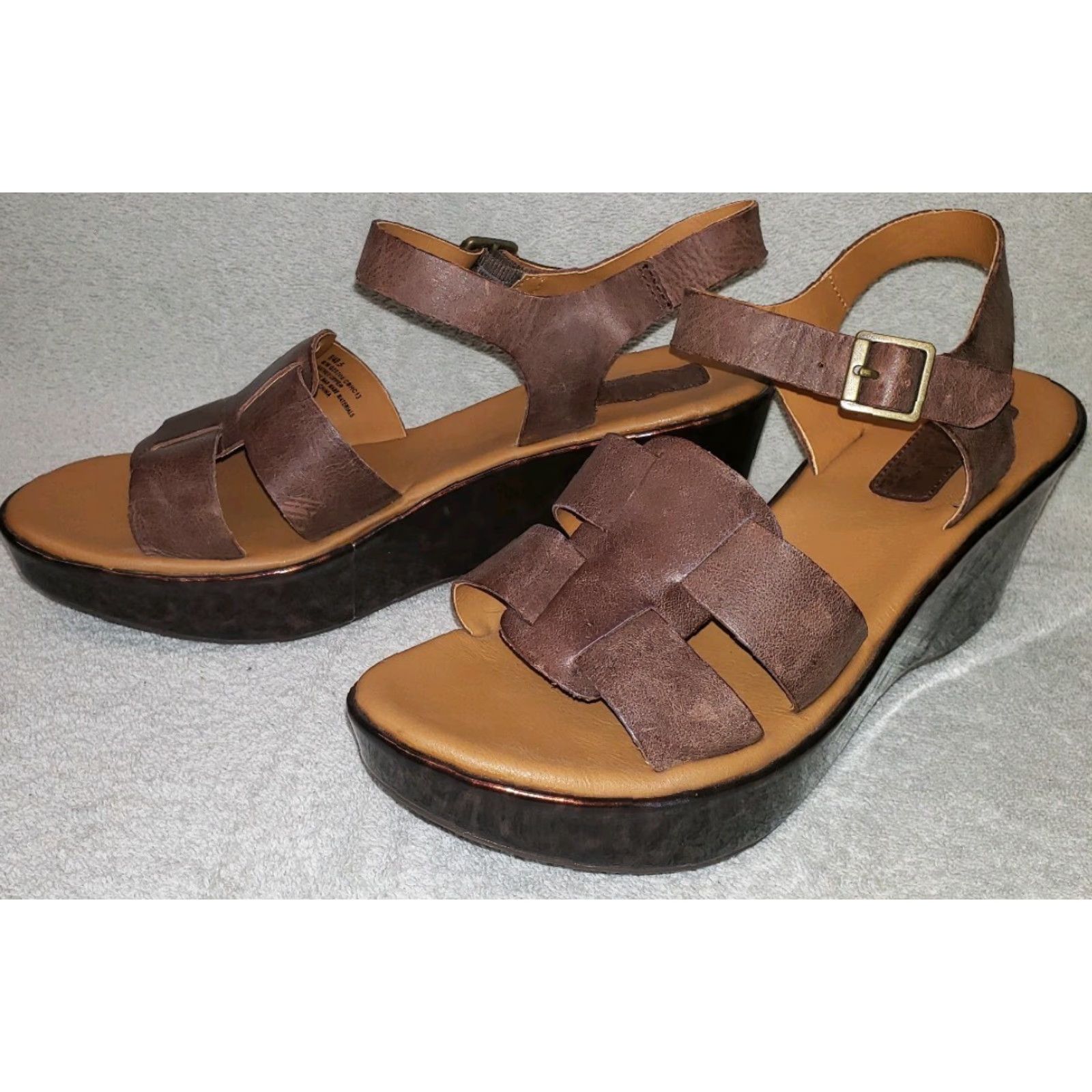 Vintage Korks Women's T-strap Wedge Sandal Size 9M Brown Leather Upper Glossy Wedge Leopard Pattern Buckle Size US 9 / IT 39 - 2 Thumbnail