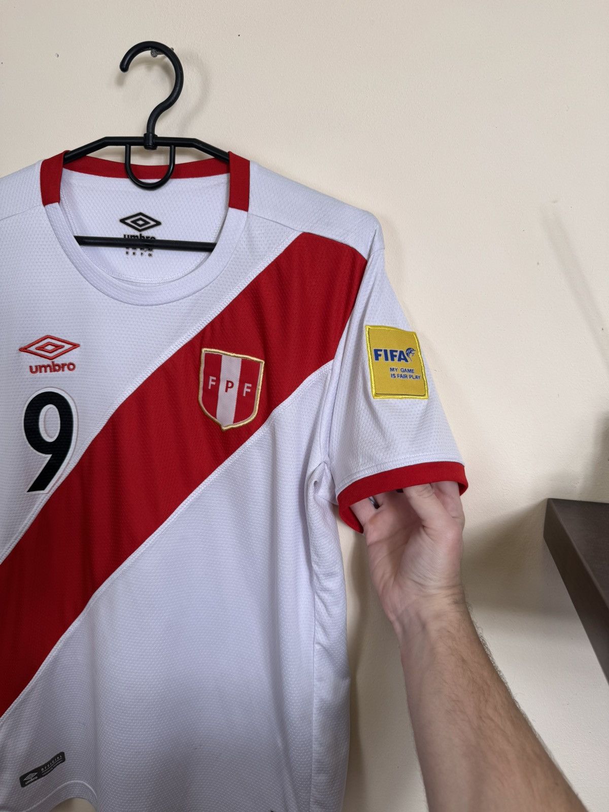Umbro Umbro Peru FPF Jersey 2018 Guerrero #9 Football Shirt Home Size US M / EU 48-50 / 2 - 12 Thumbnail