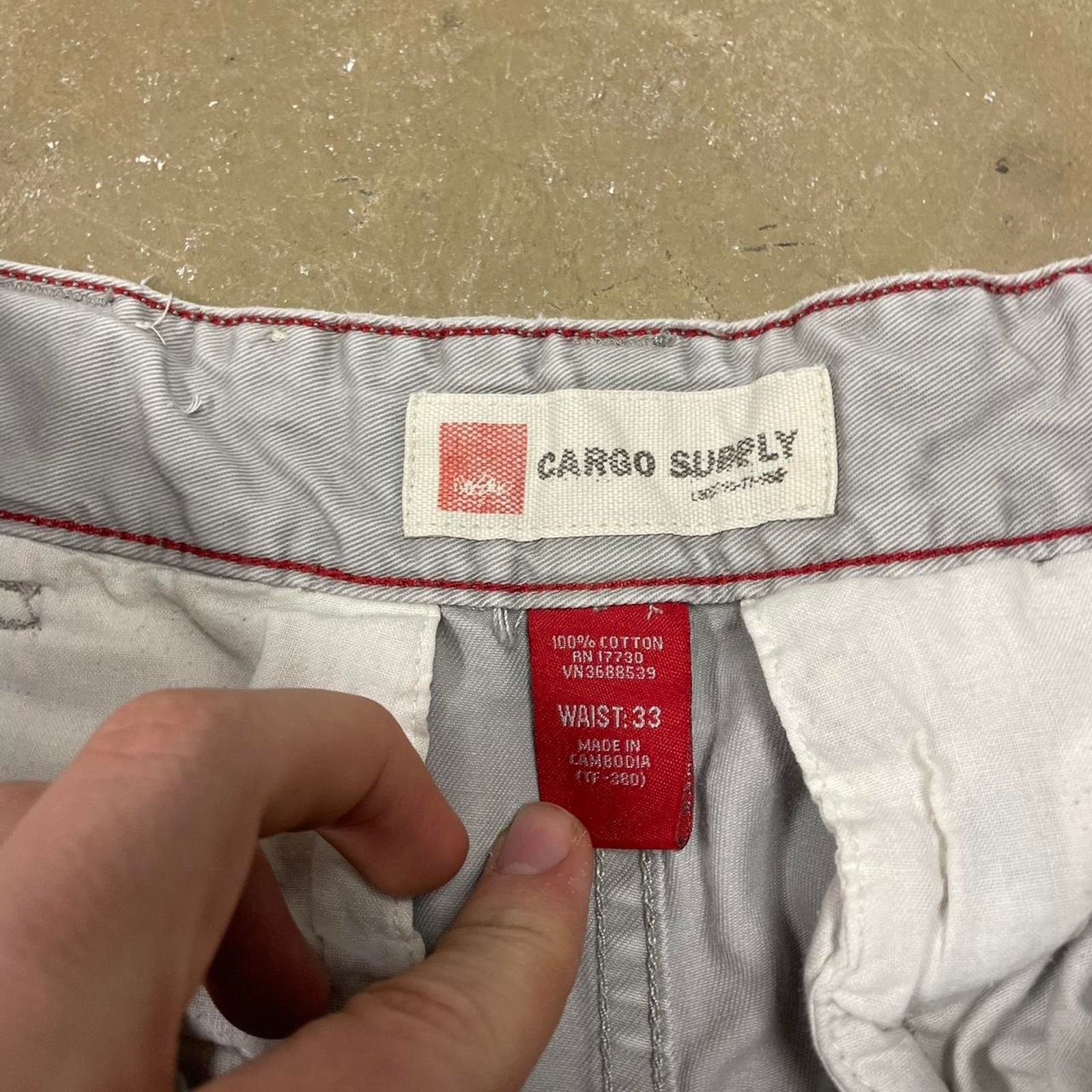 Carhartt Y2k grey cargo shorts size 33 Size US 33 - 2 Thumbnail