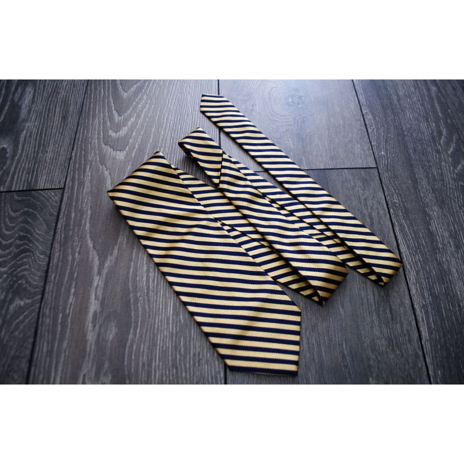 Brooks Brothers BROOKS BROTHERS GOLD MEN'S 100% SILK NECKTIE DESIGNER STRIPED ITALY/USA Size ONE SIZE - 2 Thumbnail