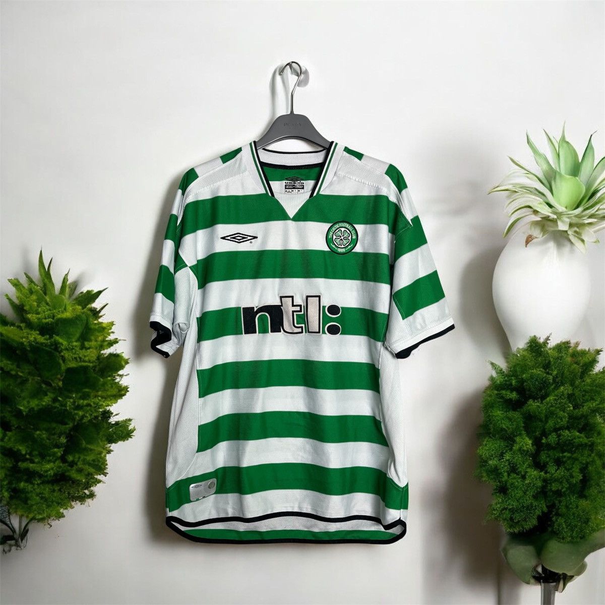 Umbro Umbro Celtic soccer Jersey tshirt Size US XL / EU 56 / 4 - 1 Thumbnail