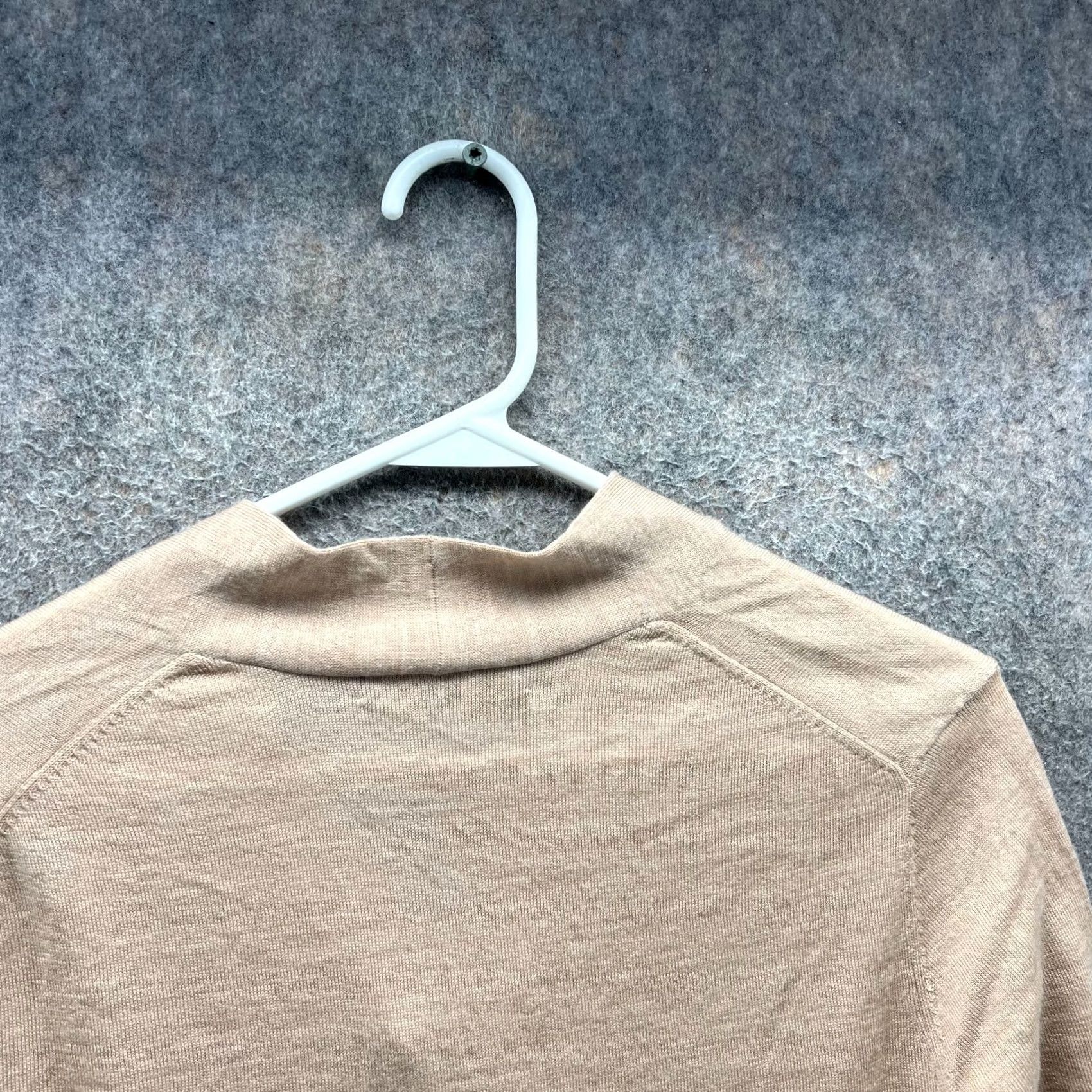 Brooks Brothers Brooks Brothers Sweater Mens Medium Beige V-Neck Extra Fine Merino Wool Knit Pullover Handcrafted Logo Regular Knit Wool Size US M / EU 48-50 / 2 - 6 Thumbnail