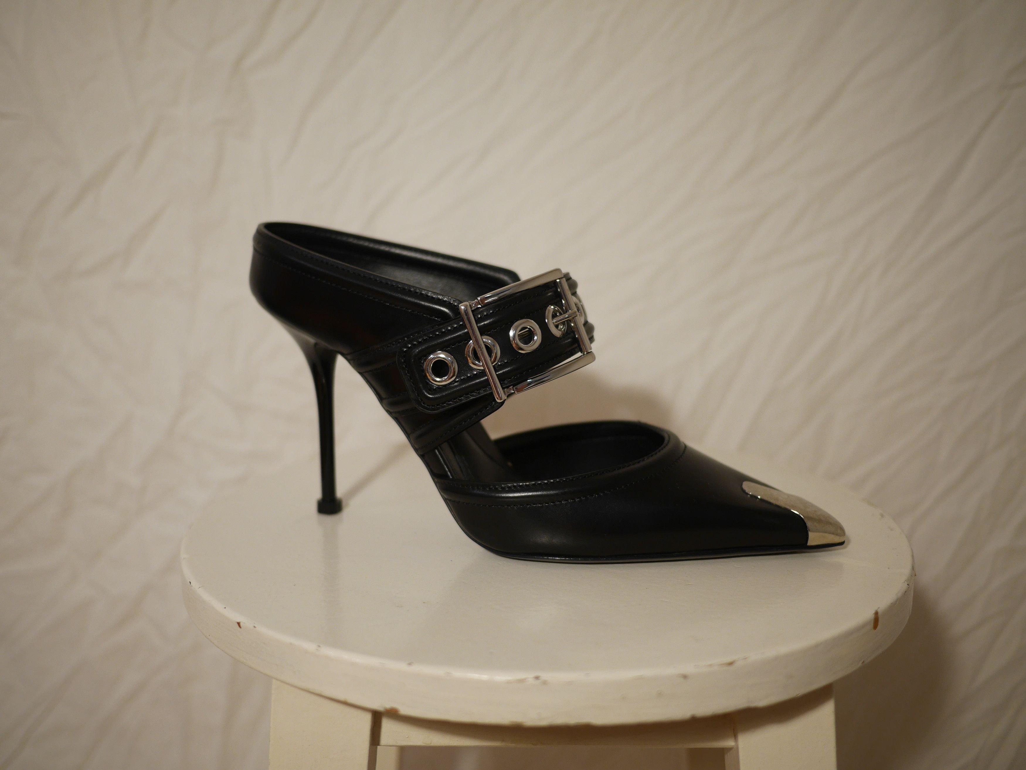 Alexander McQueen ALEXANDER MCQUEEN WESTERN BUCKLE MULE HEELS Size US 8 / IT 38 - 5 Thumbnail