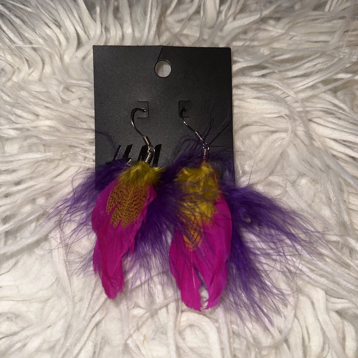 H&M H&M colorful feather dangle earrings Size ONE SIZE - 1 Thumbnail