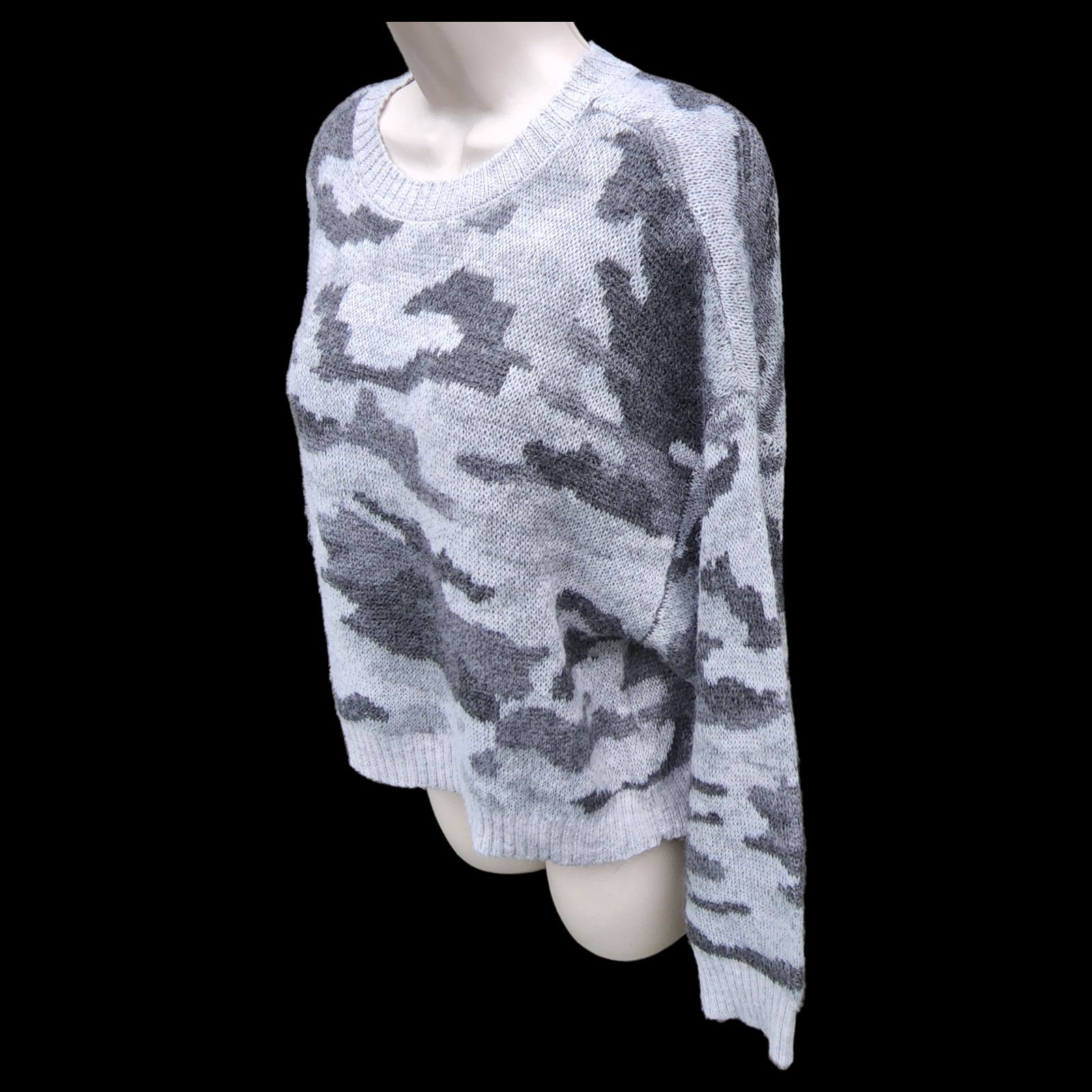 American Eagle Outfitters American Eagle Gray Camo Sweater Women's Size XS Long sleeve Size XS / US 0-2 / IT 36-38 - 2 Thumbnail