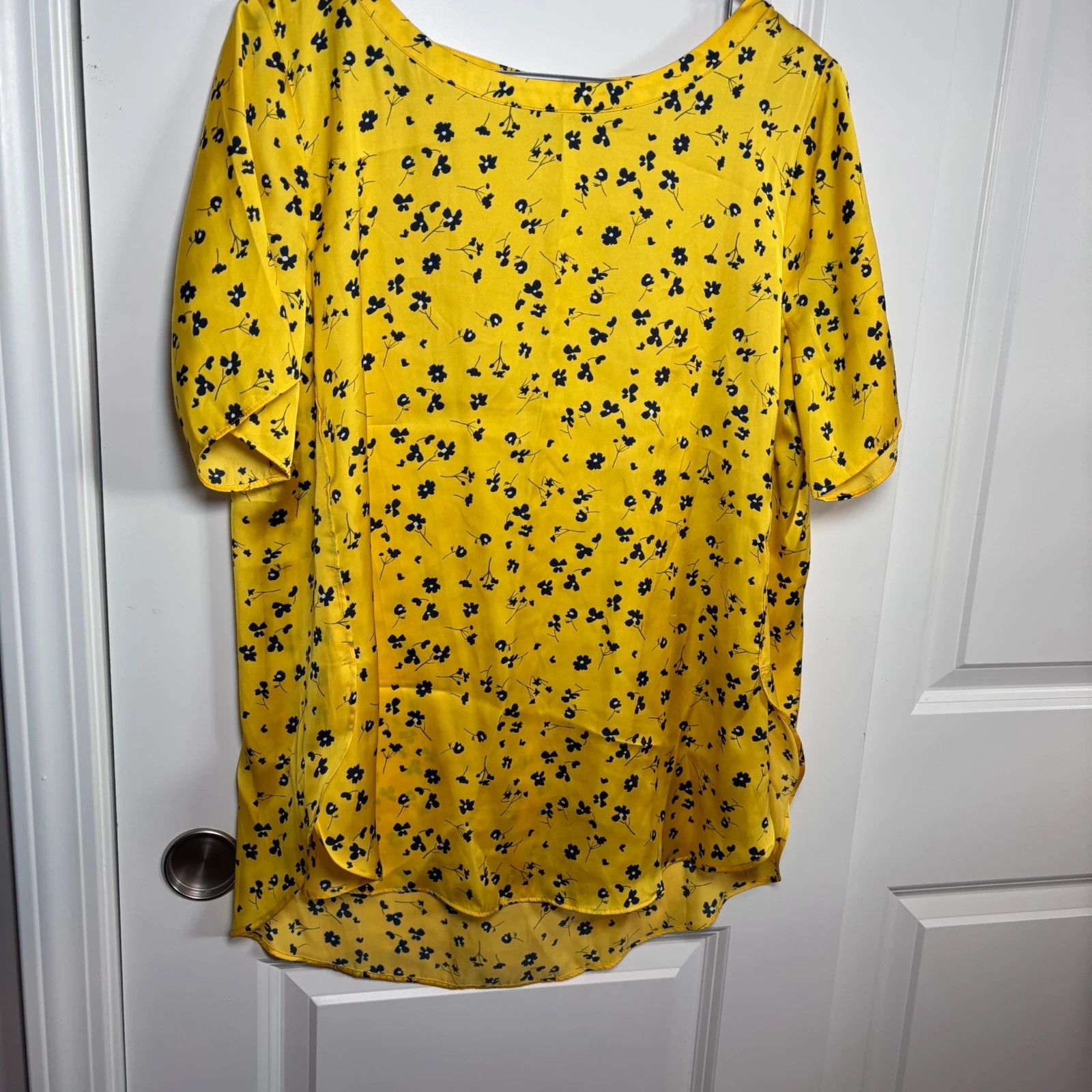 Banana Republic Banana Republic Short Sleeve Scoop Neck Yellow size M Size M / US 6-8 / IT 42-44 - 2 Thumbnail