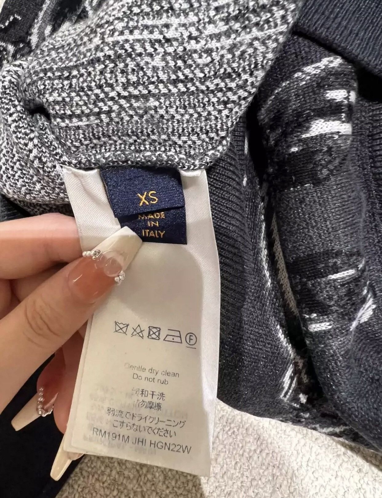 Louis Vuitton Louis Vuitton Robot knitted cashmere sweater 2412-Nextarrow Size US XS / EU 42 / 0 - 4 Thumbnail