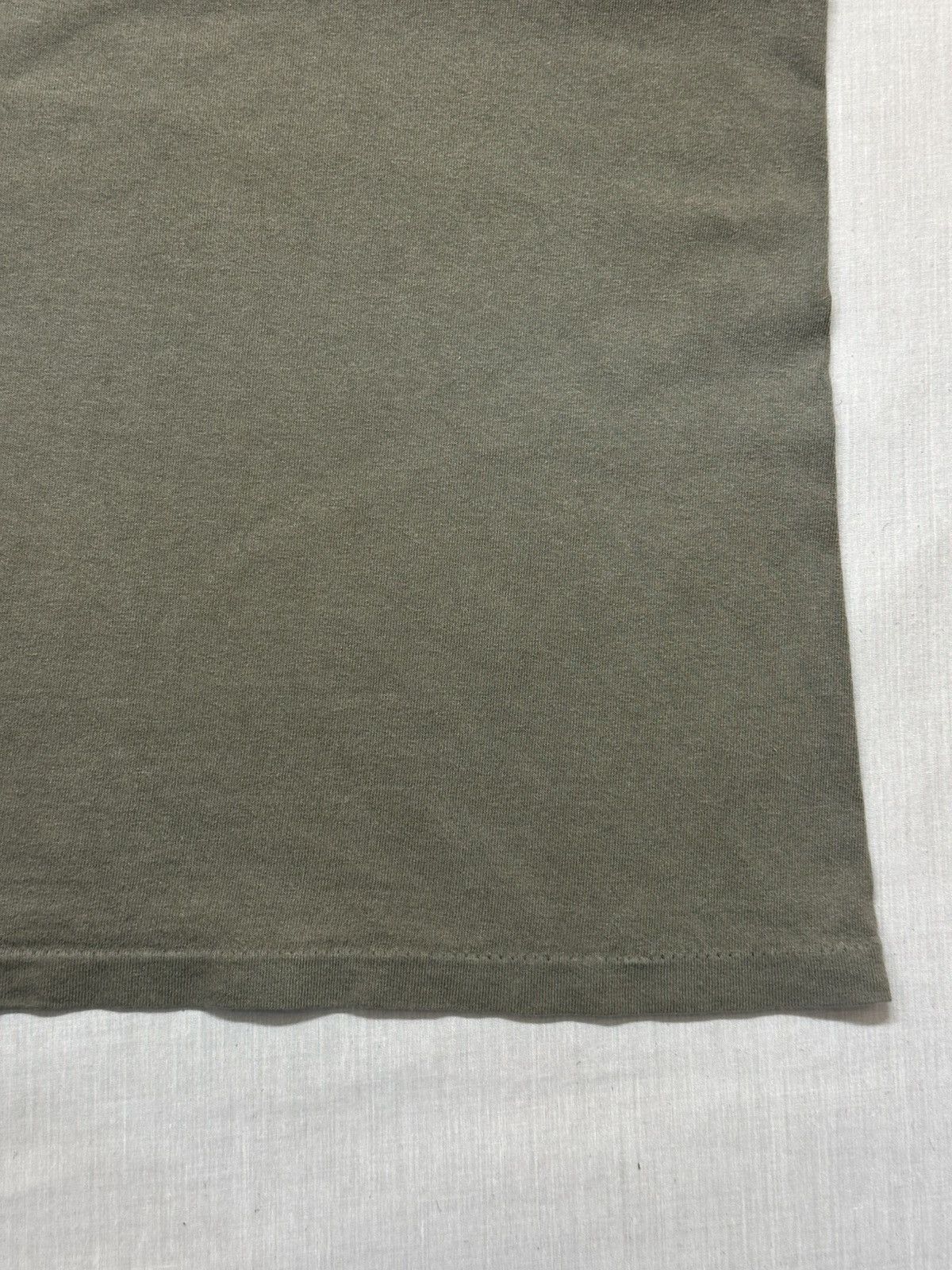 Vintage vintage 1990s Davy Jones skull flag t-shirt . Size US M / EU 48-50 / 2 - 7 Thumbnail