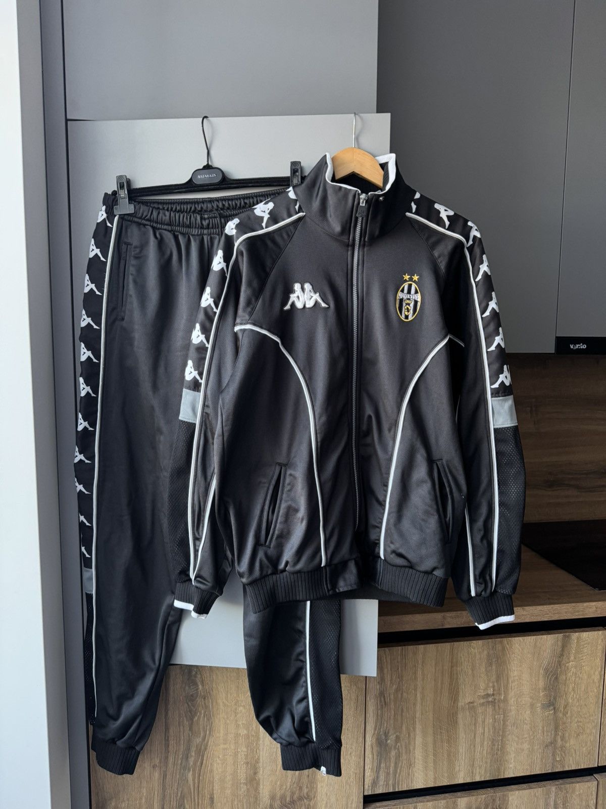 Kappa 1995/1996 Kappa FC Juventus Suit Jacket/Sweatpants Vintage Size US XL / EU 56 / 4 - 1 Thumbnail