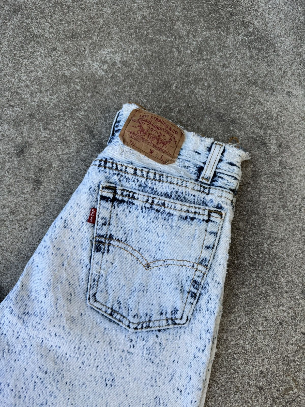 Levi's × Vintage Vtg 90’s Levis 701xx Buttonfly Acid Wash Jeans Student 26x31 Size 26" / US 2 / IT 38 - 4 Thumbnail