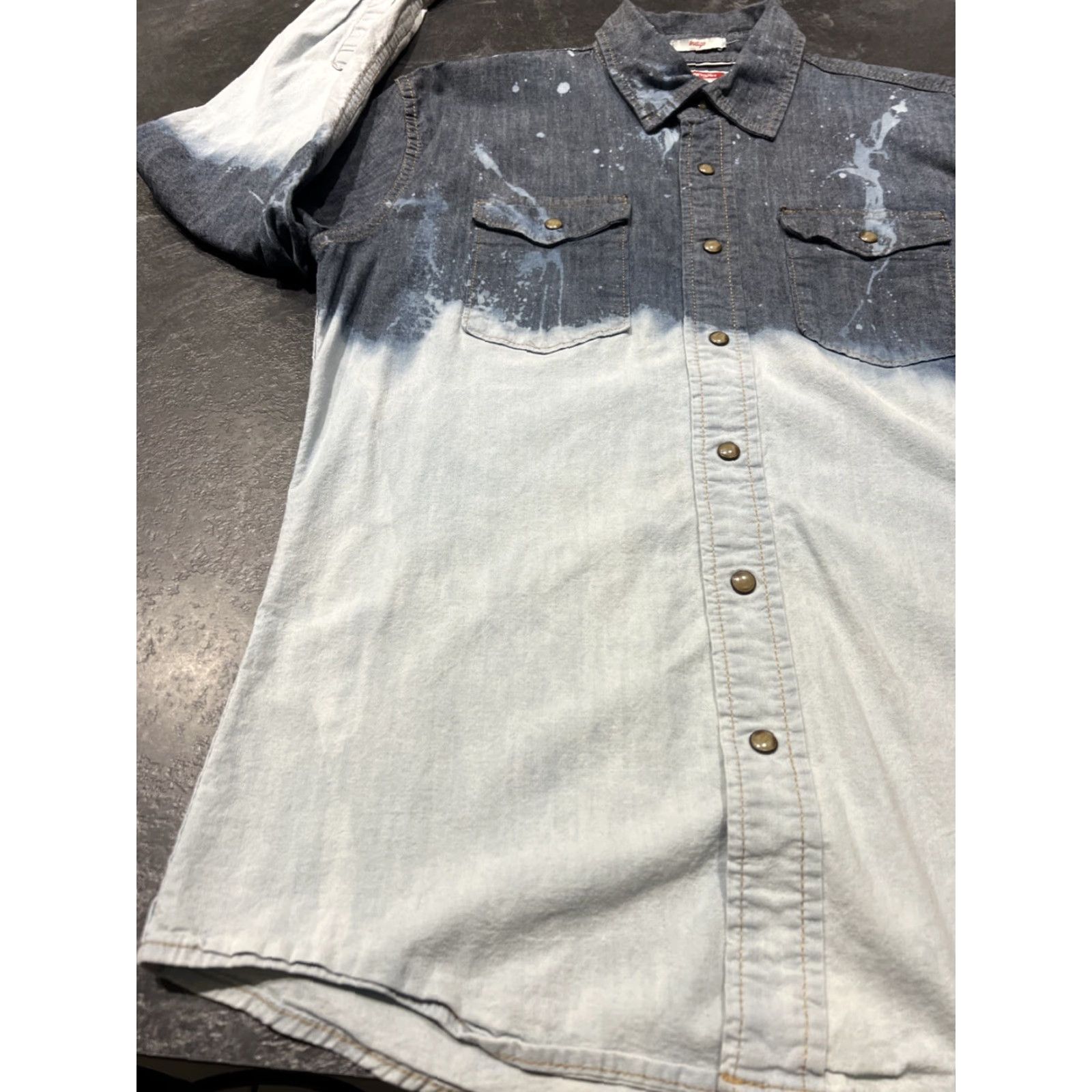 Wrangler Wrangler Indigo Denim Shirt Faded Acid Wash Pearl Snap Medium M Blue Denim Long Sleeve Button-Up Wrangler Mens Regular Pearl Snap Shirt M Size US M / EU 48-50 / 2 - 4 Thumbnail