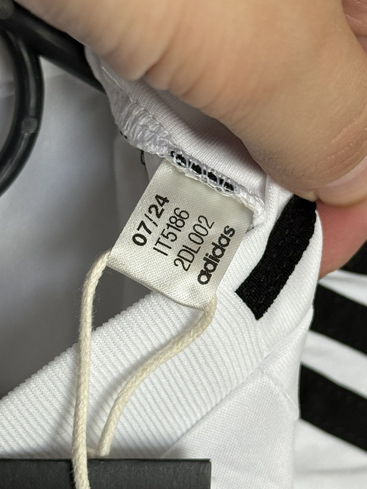 Adidas KIDS New Real Madrid 24/25 Home Vinicius Jr. Football Jersey Size US S / EU 44-46 / 1 - 7 Thumbnail