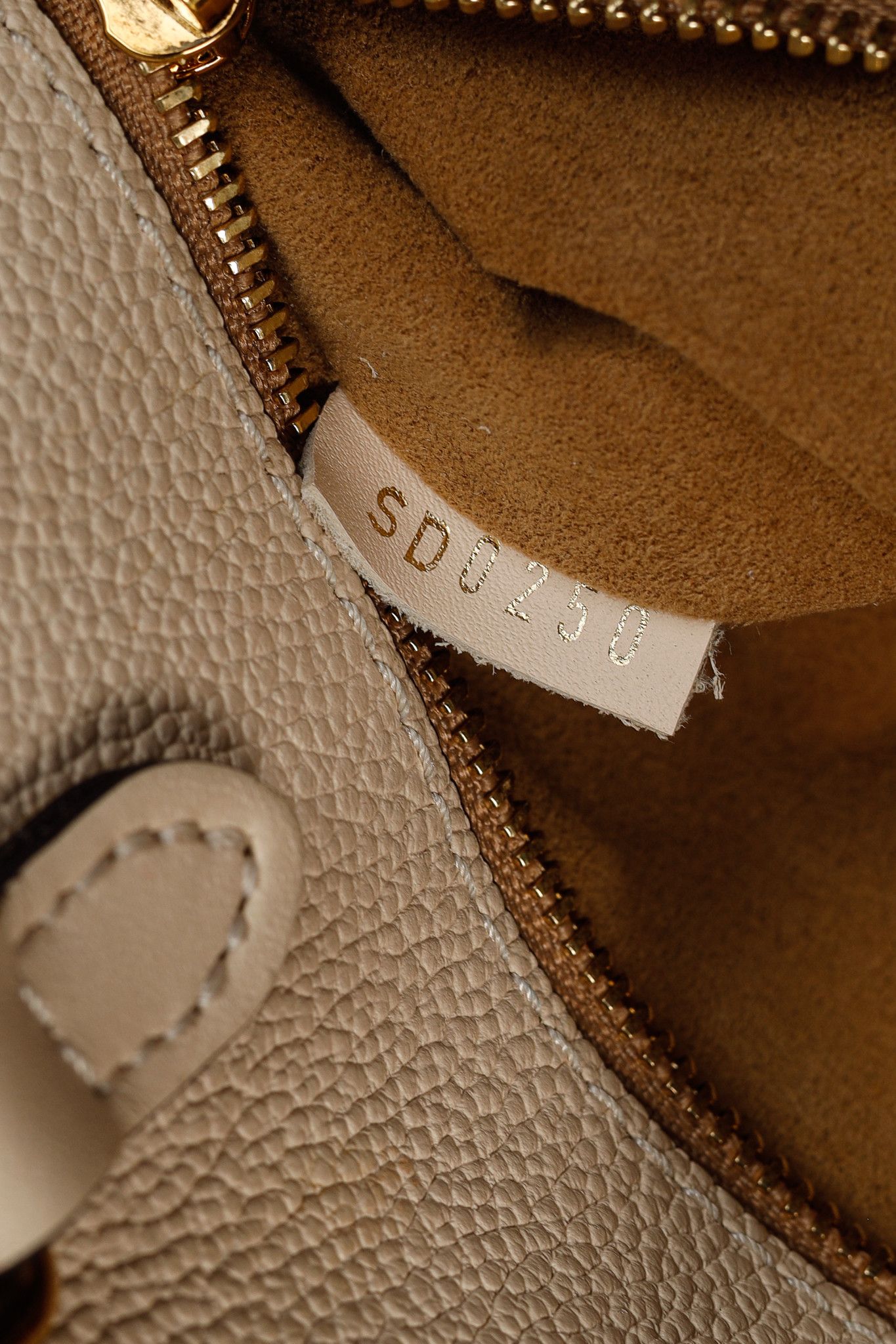 Louis Vuitton Louis Vuitton OnTheGo GM Empreinte Monogram Leather Tote Bag Size ONE SIZE - 14 Thumbnail