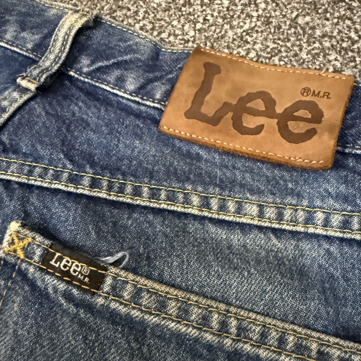 Denim & Co. 🔥🇯🇵 Vintage 90s Lee Distressed Faded Blue Wash Denim W32 Size US 32 / EU 48 - 8 Thumbnail