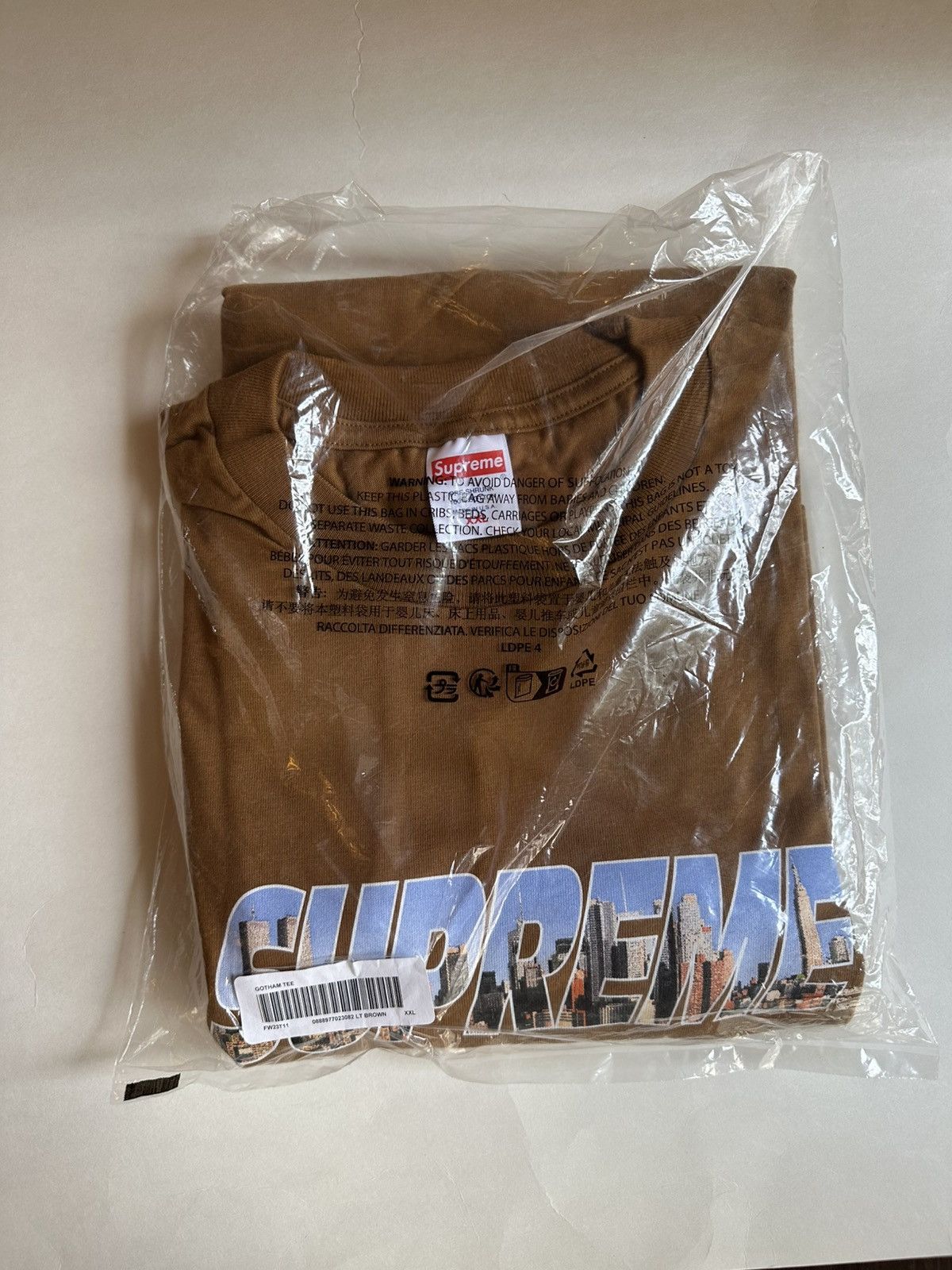 Supreme Supreme Gotham Tee Size US XXL / EU 58 / 5 - 2 Thumbnail