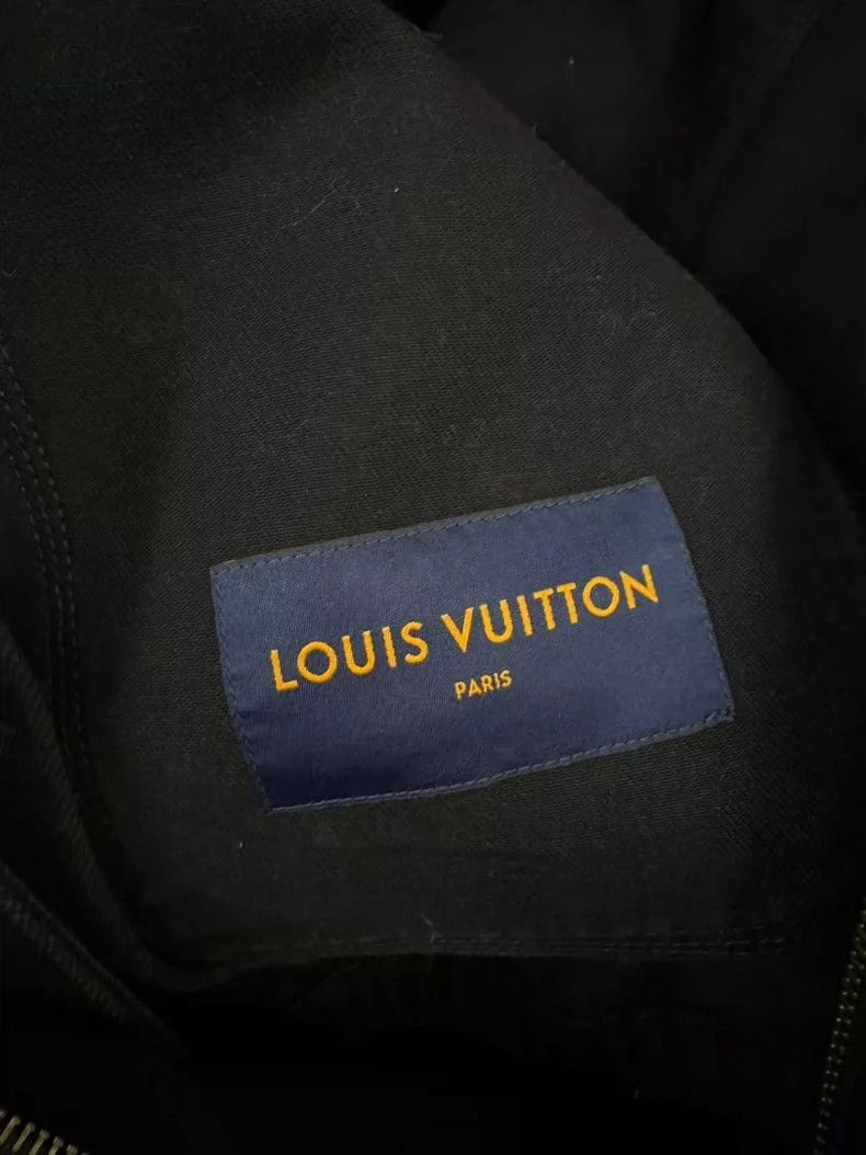 Louis Vuitton LOUIS VUITTON Black embossed dark pattern presbyopic full l Size US M / EU 48-50 / 2 - 3 Thumbnail